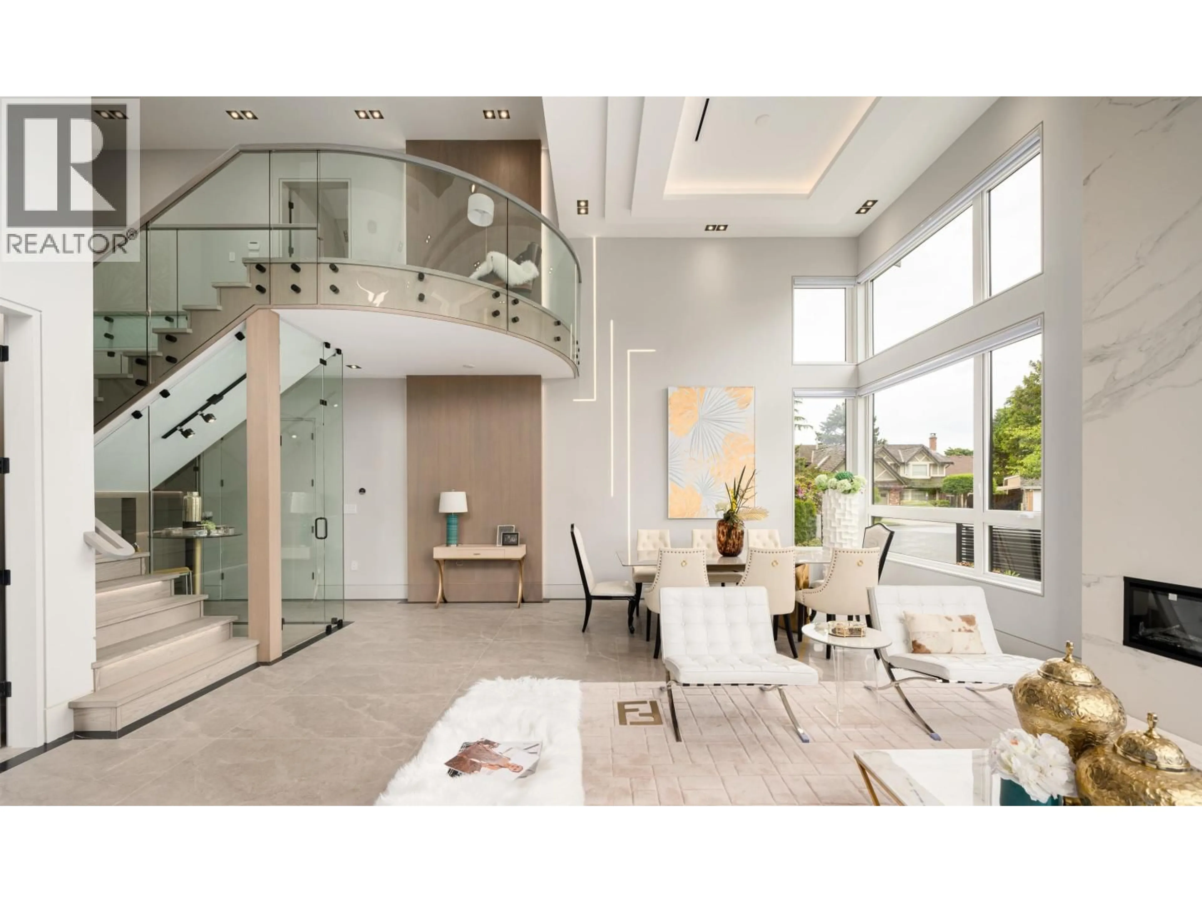 Indoor foyer for 6571 WHITEOAK DRIVE, Richmond British Columbia V7E4Z7