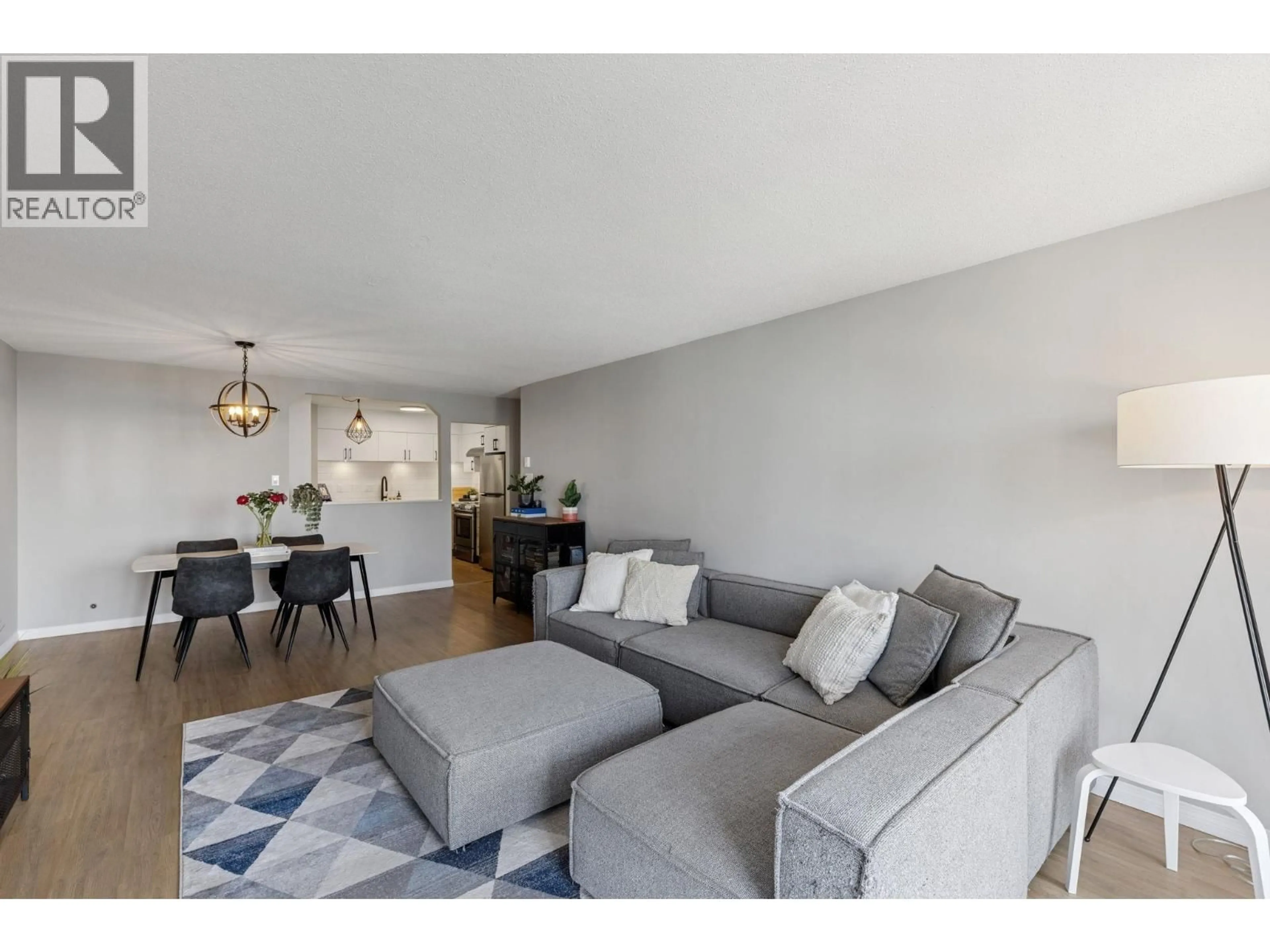 Living room with furniture, unknown for 1102 - 1245 QUAYSIDE DRIVE, New Westminster British Columbia V3M6J6