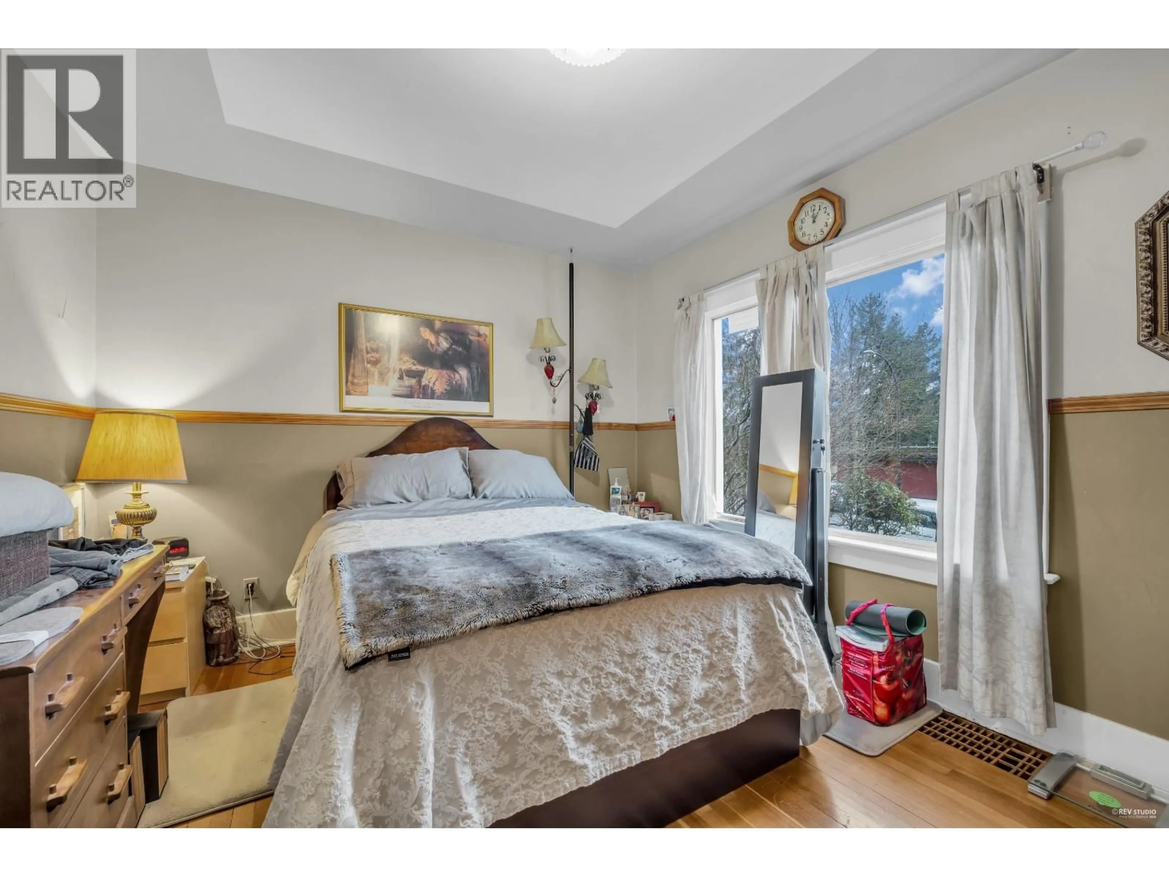 Bedroom with bed, wood/laminate floor for 458 9TH STREET, North Vancouver British Columbia V7L2B4