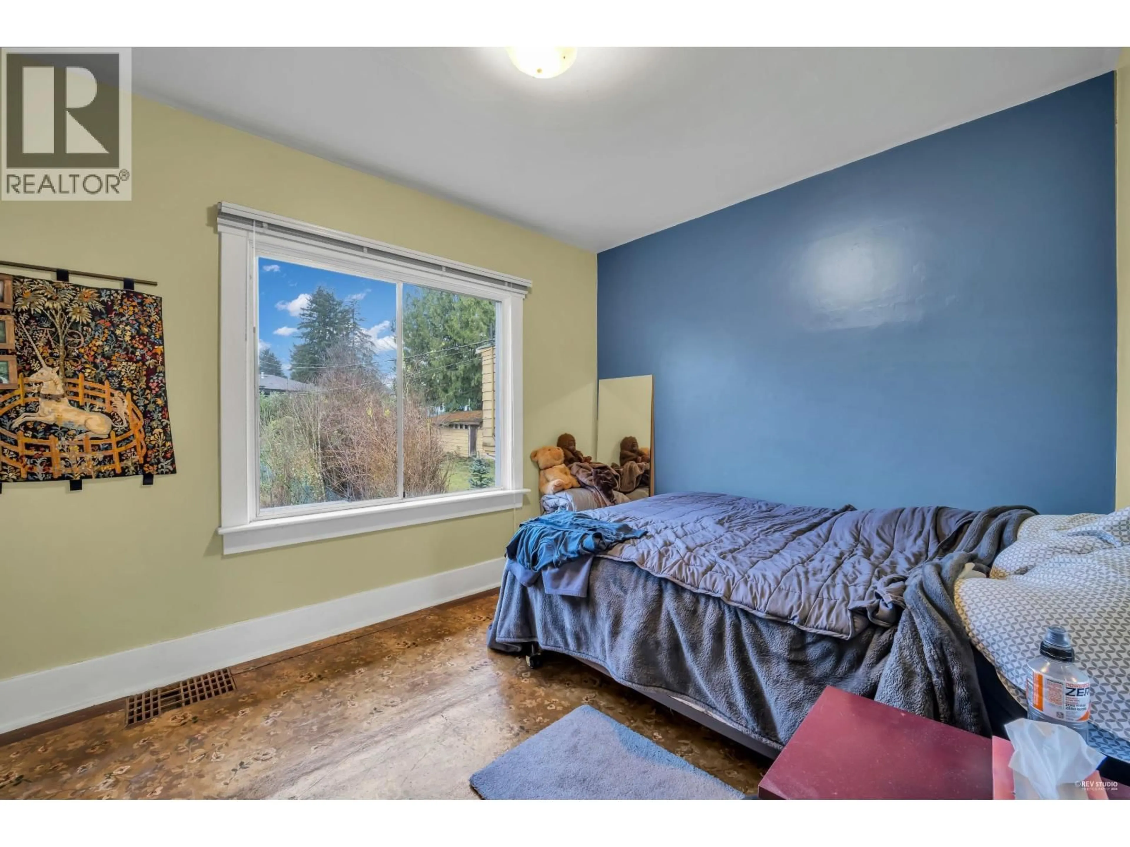 A pic of a room for 458 9TH STREET, North Vancouver British Columbia V7L2B4