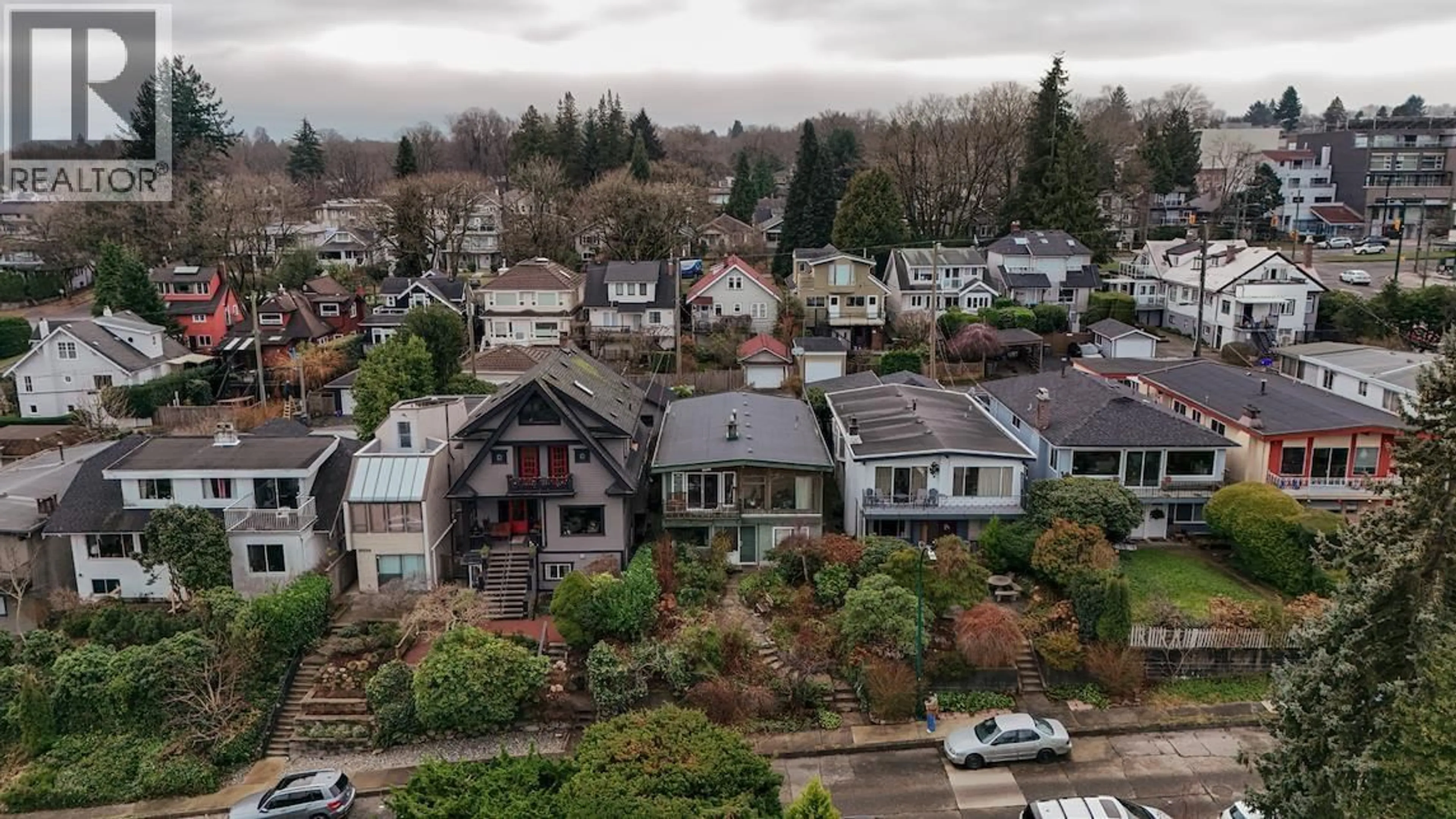 A pic from outside/outdoor area/front of a property/back of a property/a pic from drone, unknown for 3558 15TH AVENUE, Vancouver British Columbia V6R2Z4