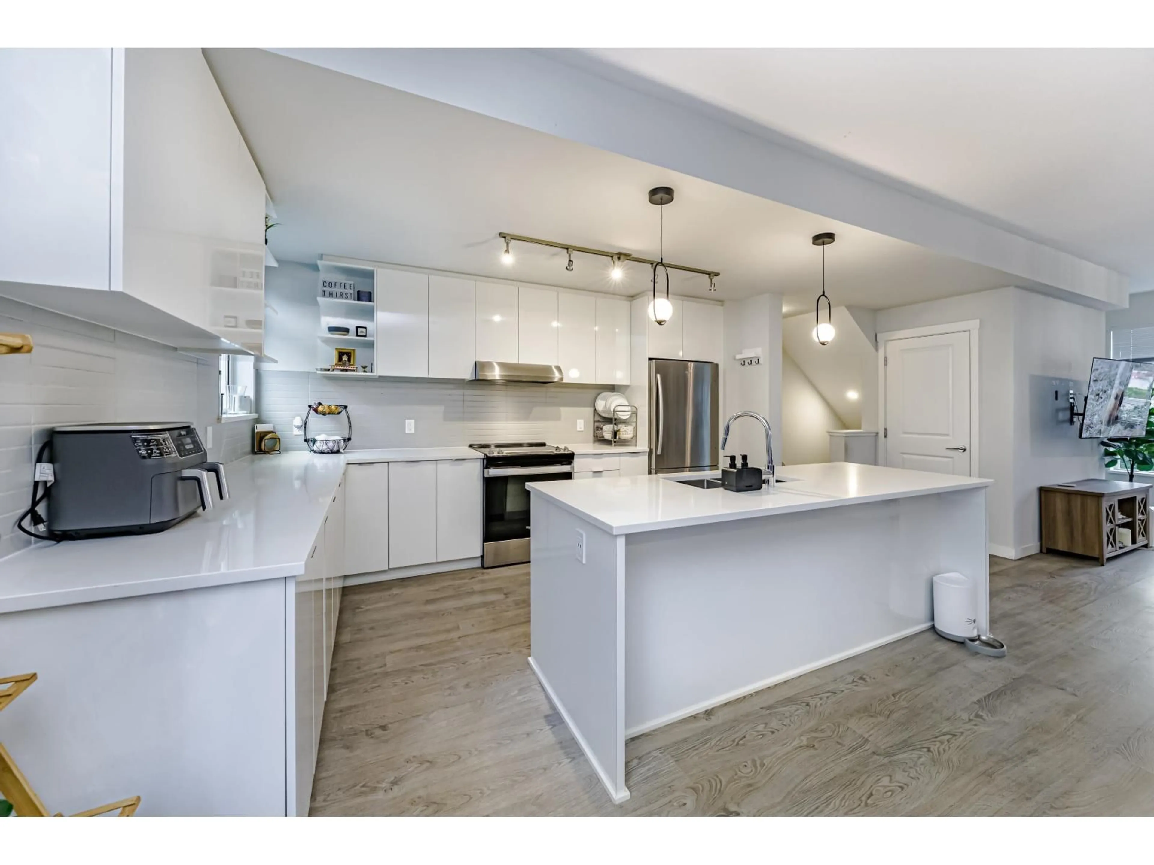 Open concept kitchen, unknown for 3 - 15151 EDMUND DRIVE, Surrey British Columbia V3S0B2