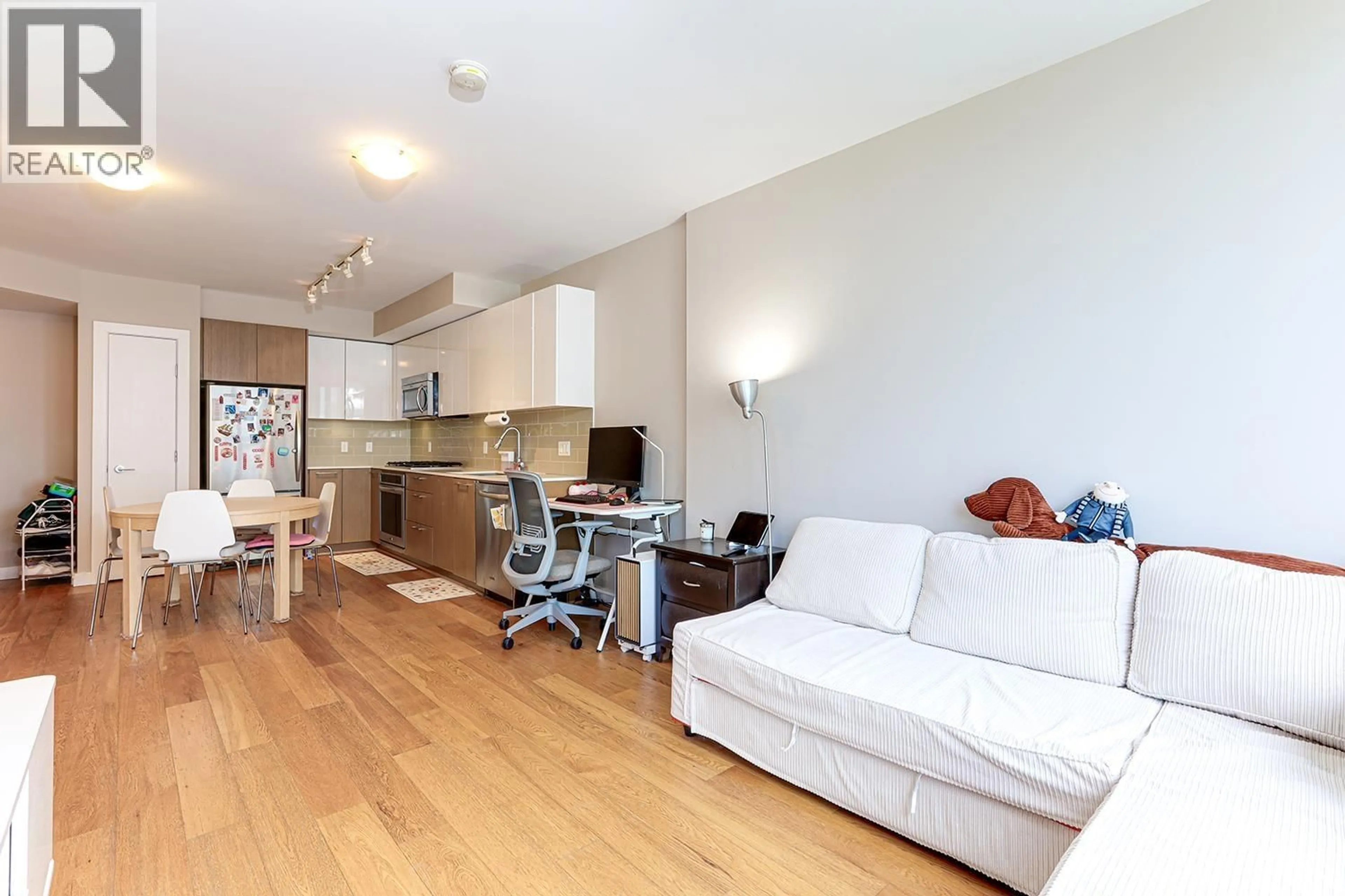 Living room with furniture, wood/laminate floor for 1001 - 6951 ELMBRIDGE WAY, Richmond British Columbia V6X1X5