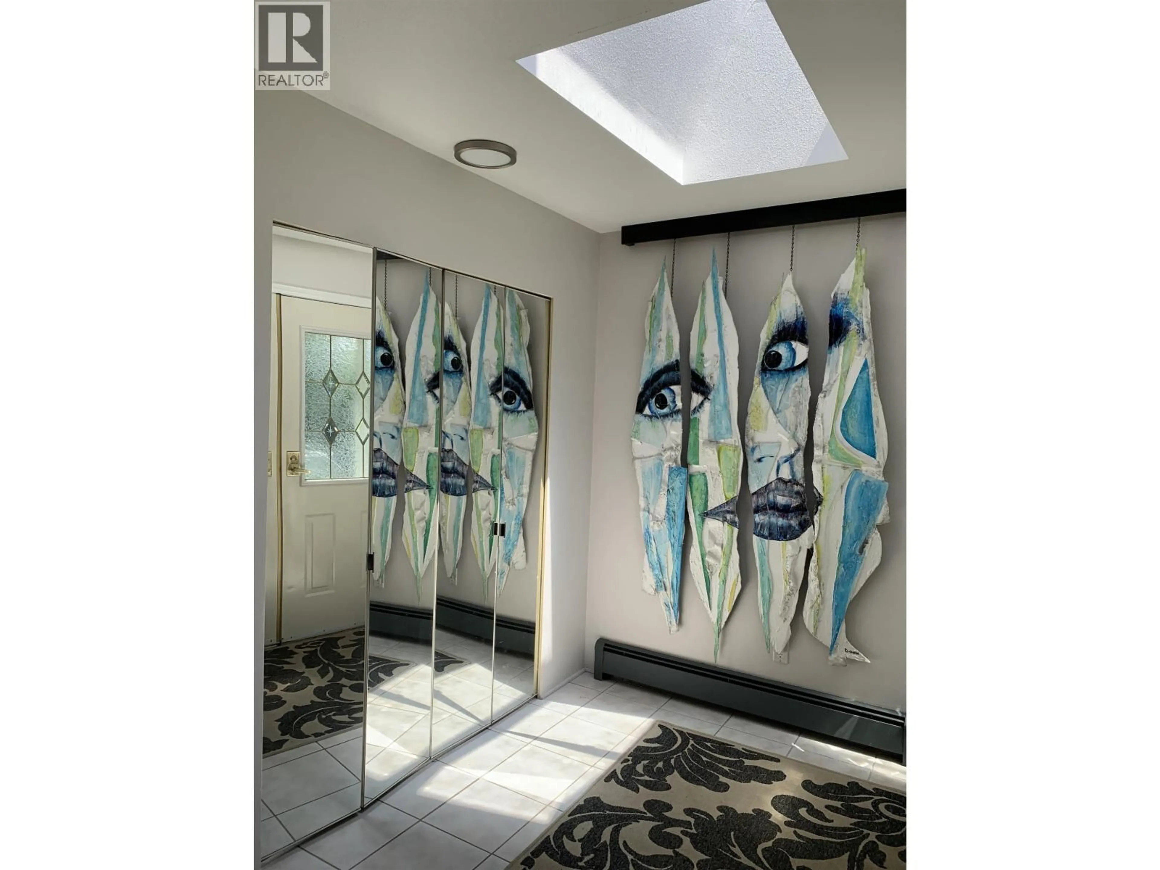 Indoor foyer for 4227 14TH AVENUE, Vancouver British Columbia V6R2X7