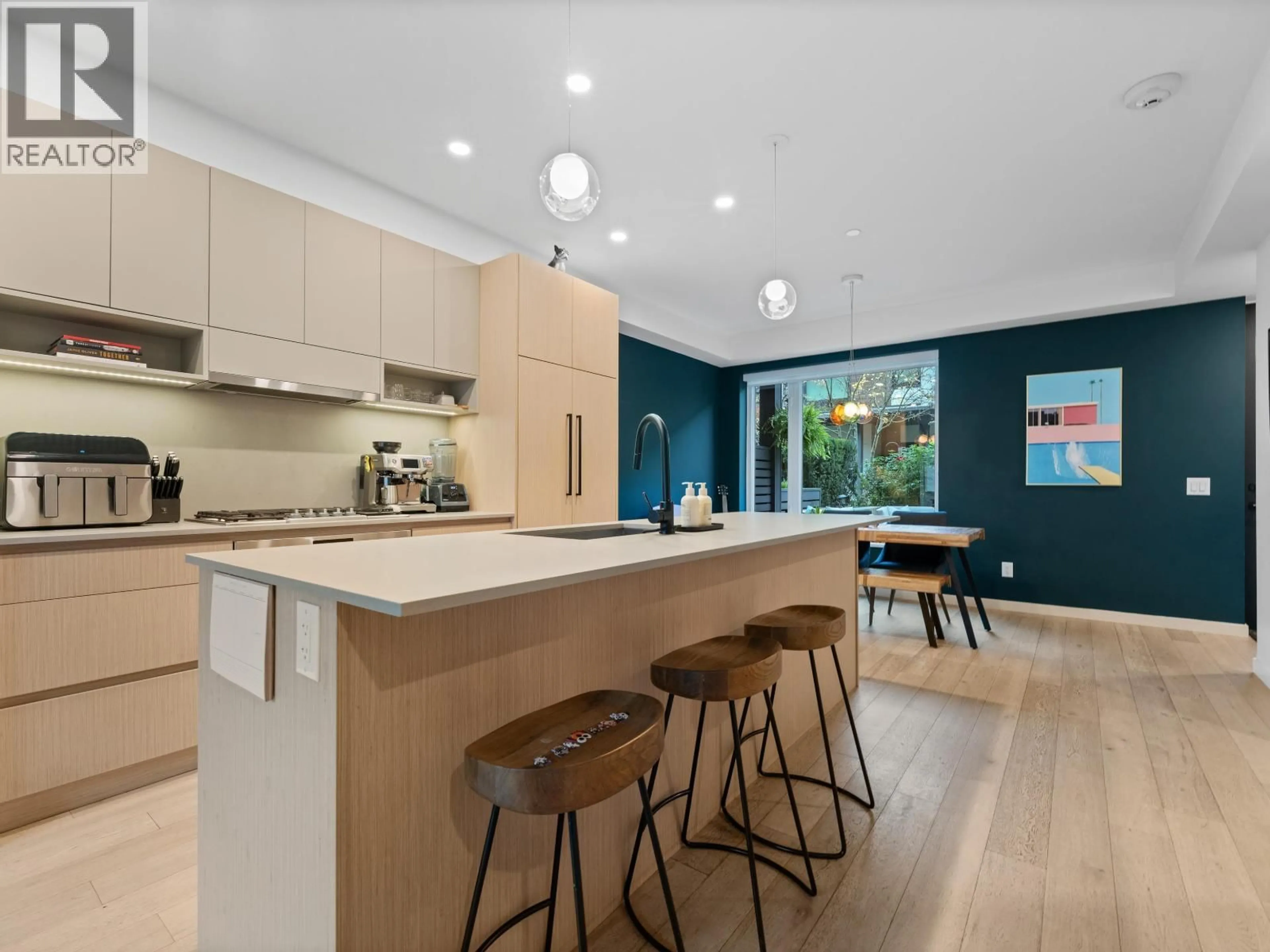 Open concept kitchen, unknown for 5 - 528 2ND STREET, North Vancouver British Columbia V7L0G8