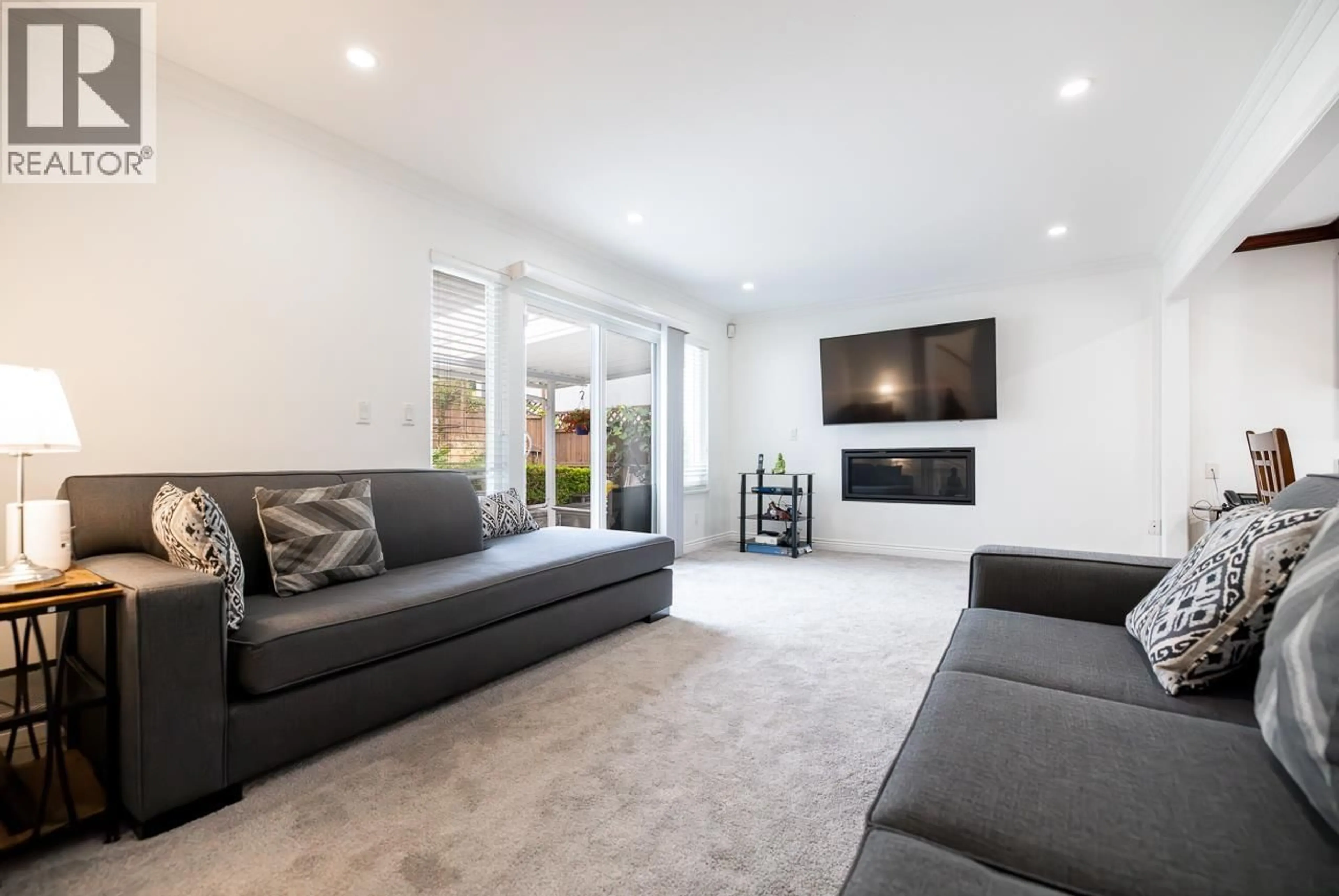 Living room with furniture, unknown for 432 RIVERVIEW CRESCENT, Coquitlam British Columbia V3C4X8