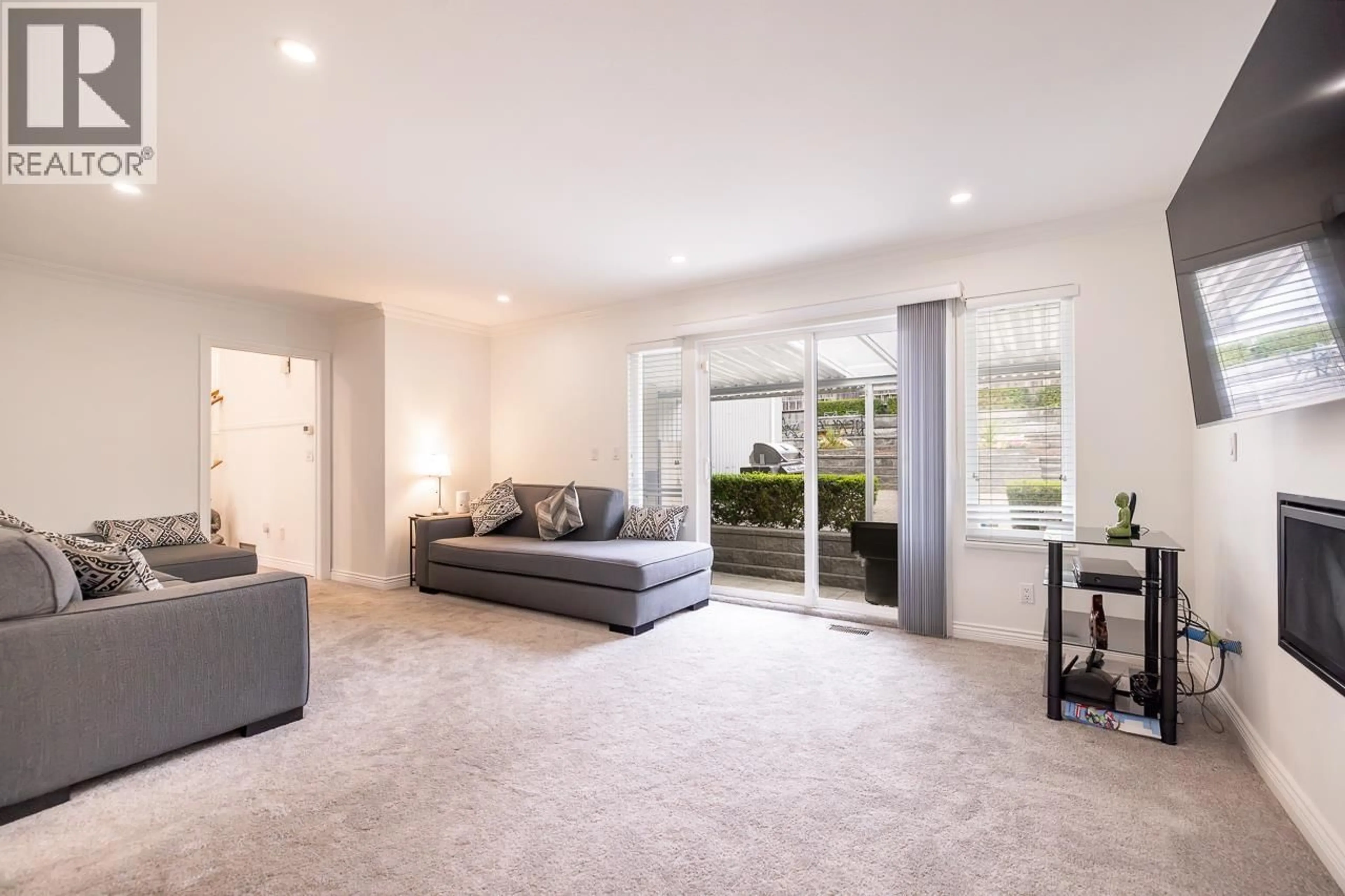 Living room with furniture, unknown for 432 RIVERVIEW CRESCENT, Coquitlam British Columbia V3C4X8