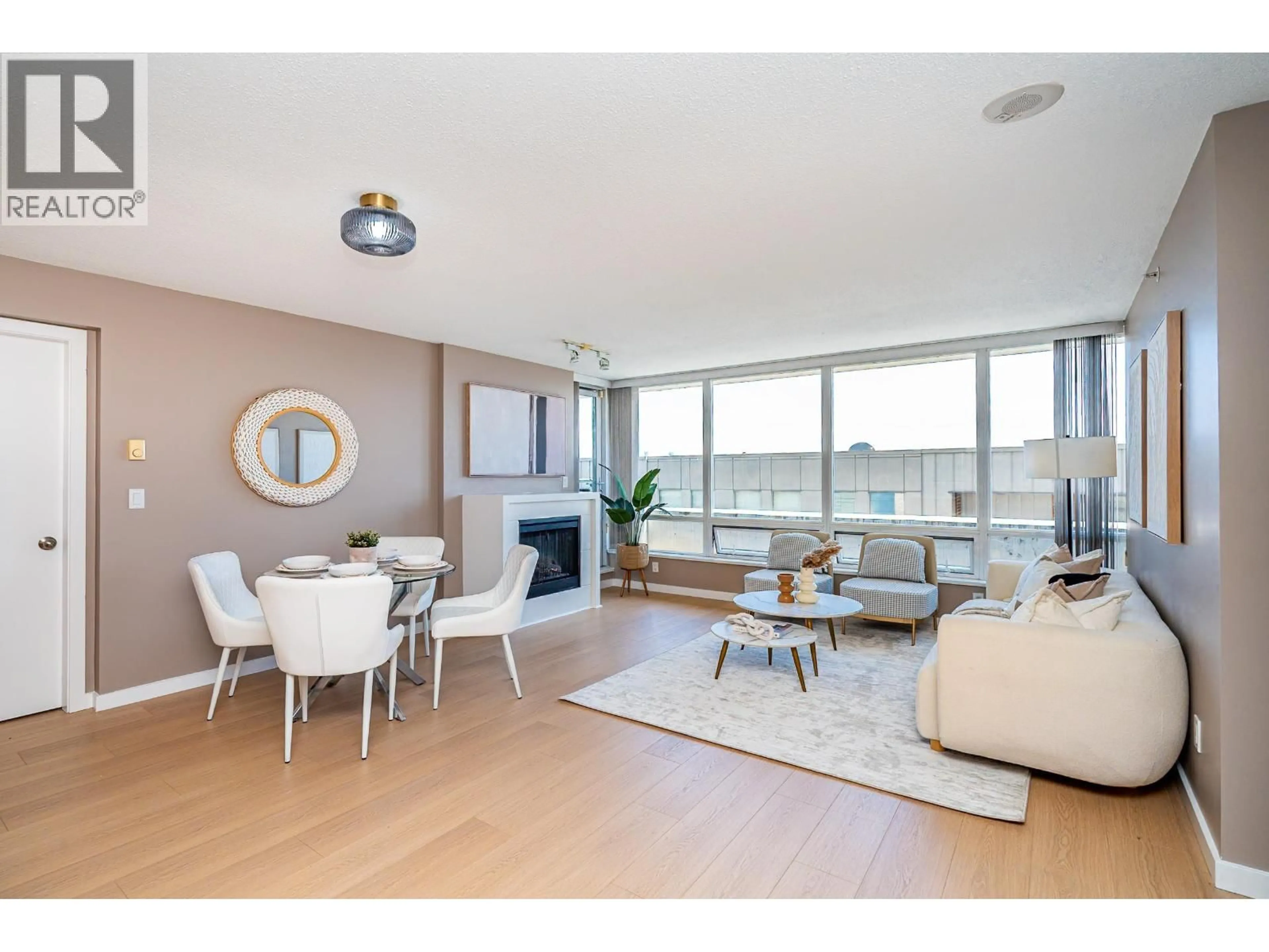 Living room with furniture, wood/laminate floor for 504 - 39 SIXTH STREET, New Westminster British Columbia V3L0B3