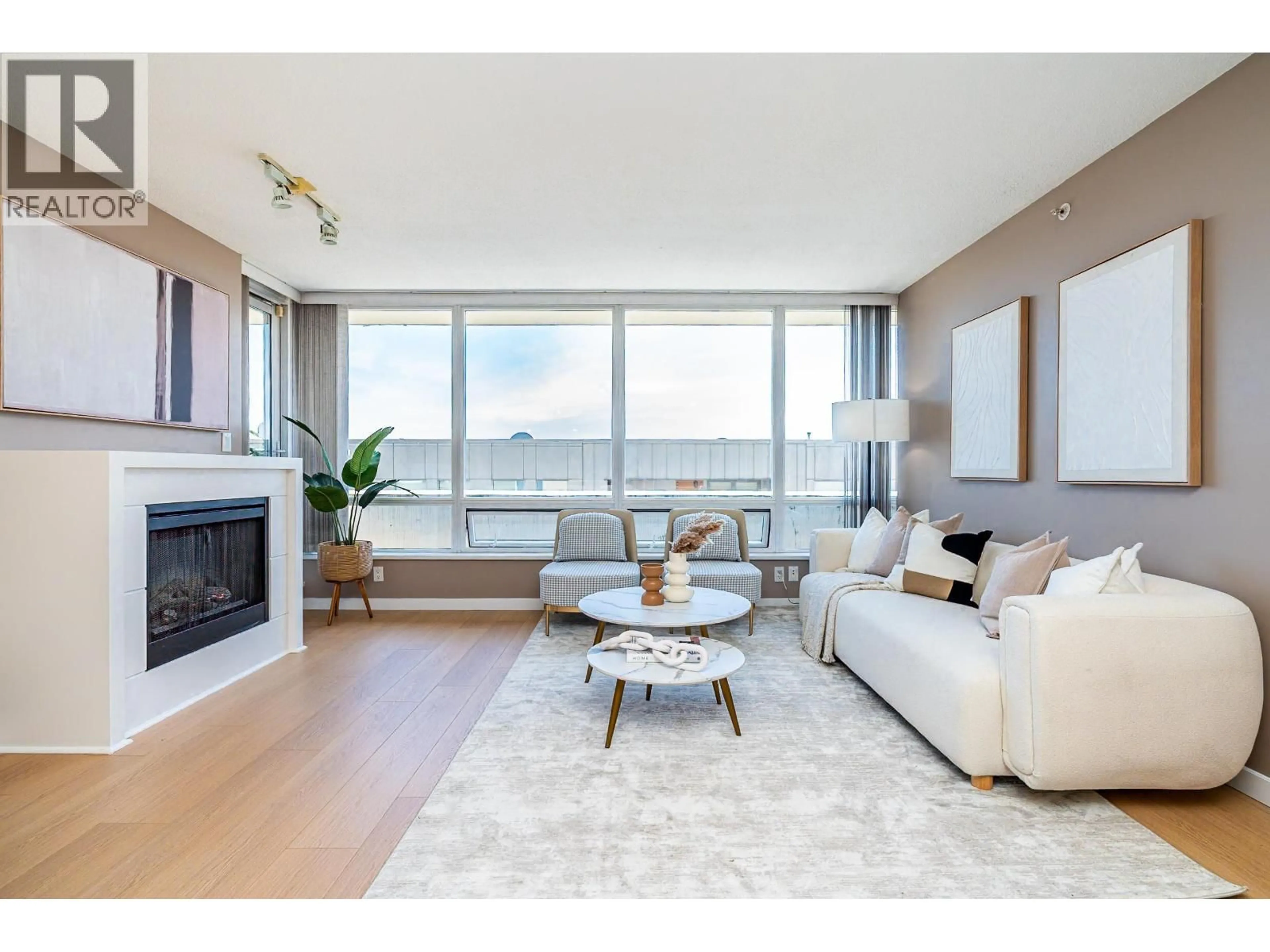 Living room with furniture, wood/laminate floor for 504 - 39 SIXTH STREET, New Westminster British Columbia V3L0B3