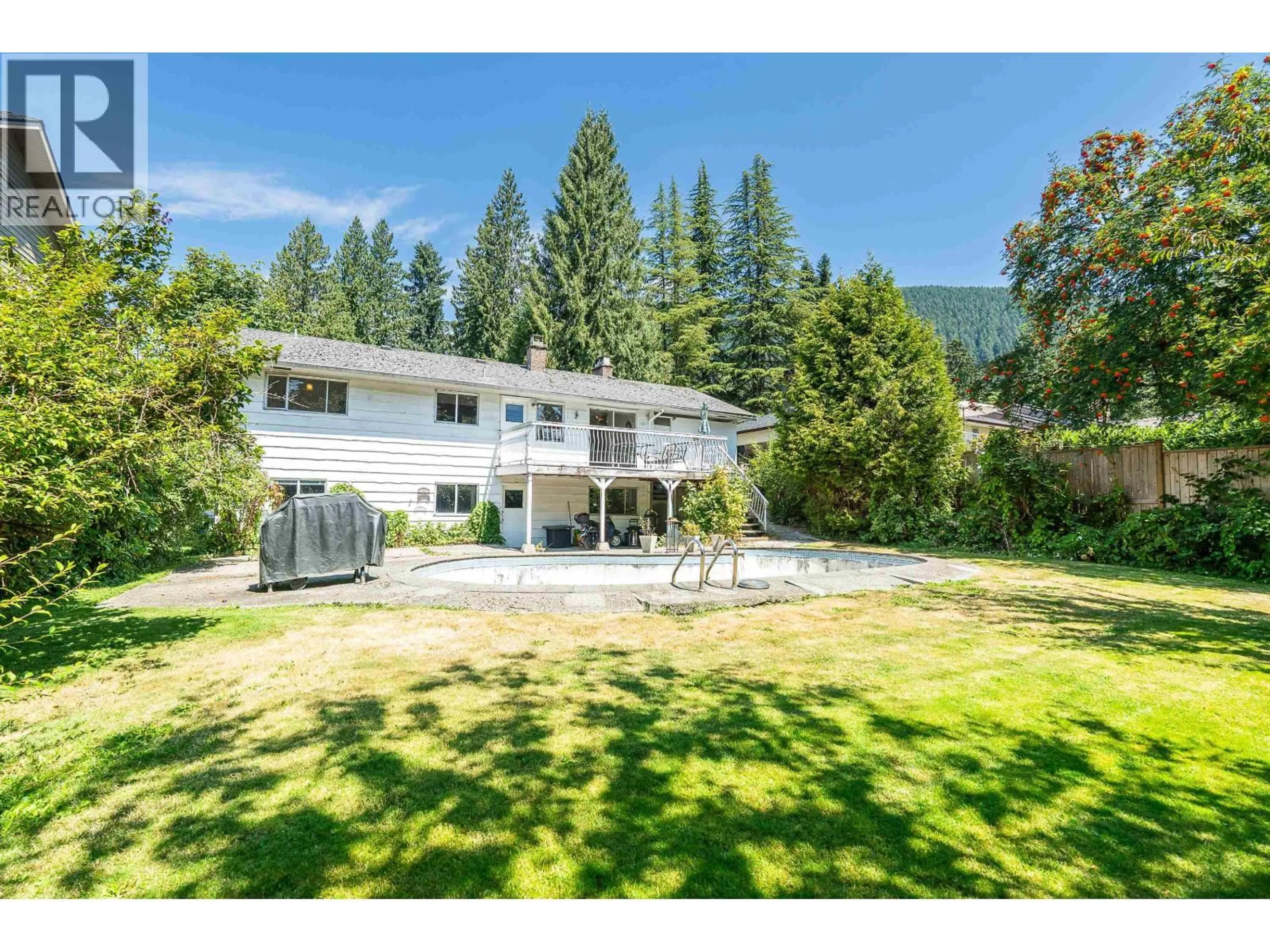 A pic from outside/outdoor area/front of a property/back of a property/a pic from drone, mountain view for 951 CANYON BOULEVARD, North Vancouver British Columbia V7R2J9