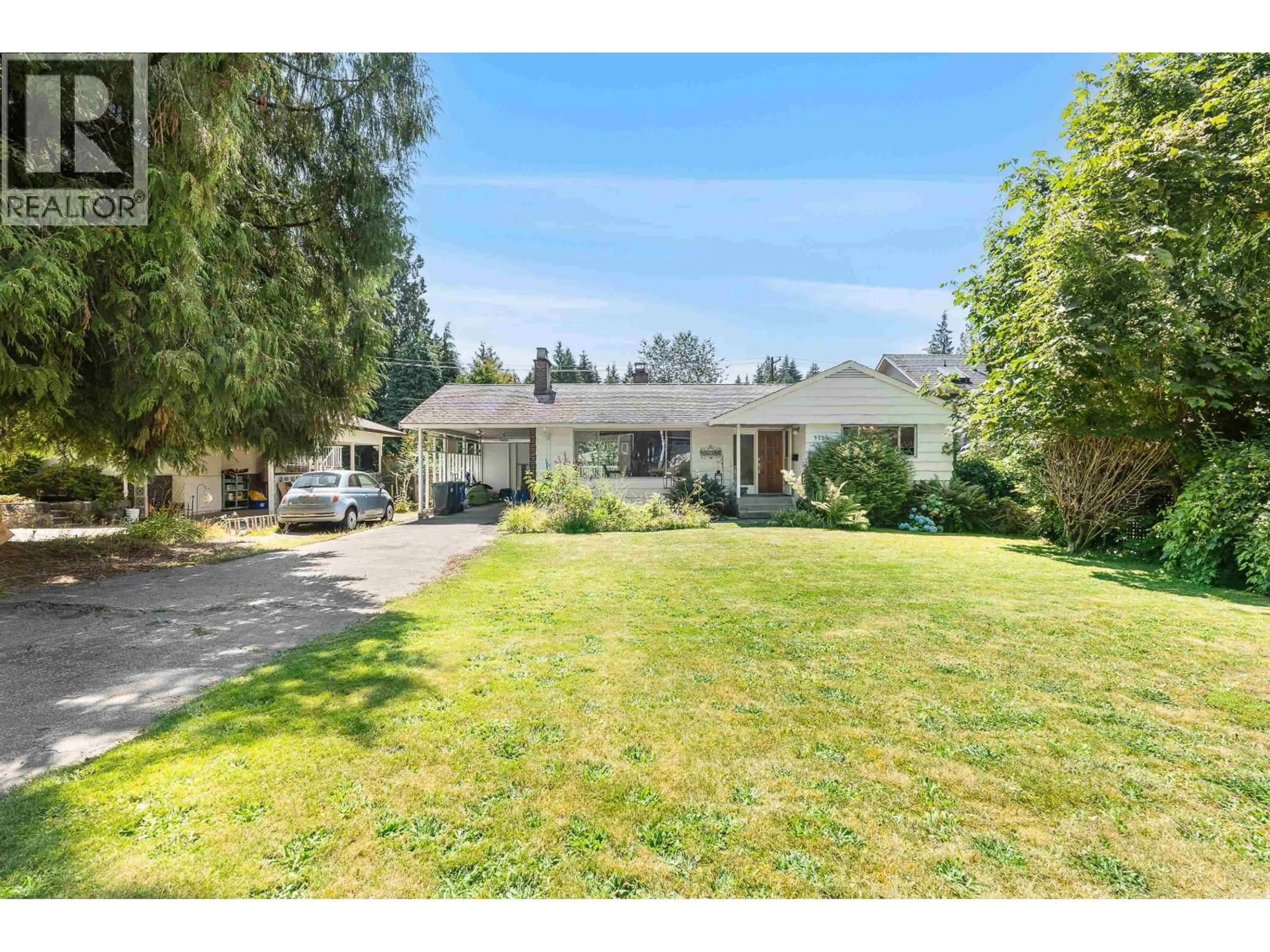 A pic from outside/outdoor area/front of a property/back of a property/a pic from drone, street for 951 CANYON BOULEVARD, North Vancouver British Columbia V7R2J9