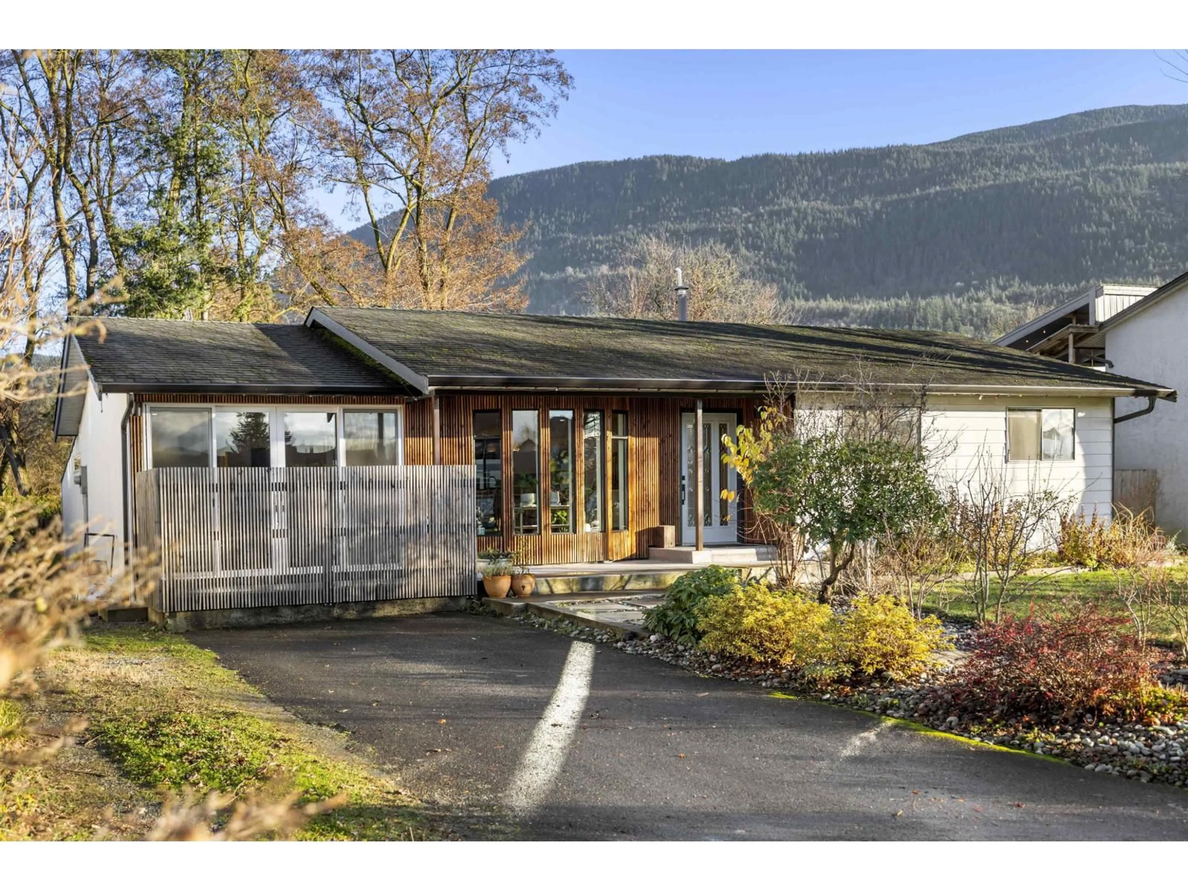 Home with vinyl exterior material, mountain view for 4472 KEHLER STREET, Yarrow British Columbia V2R5E3