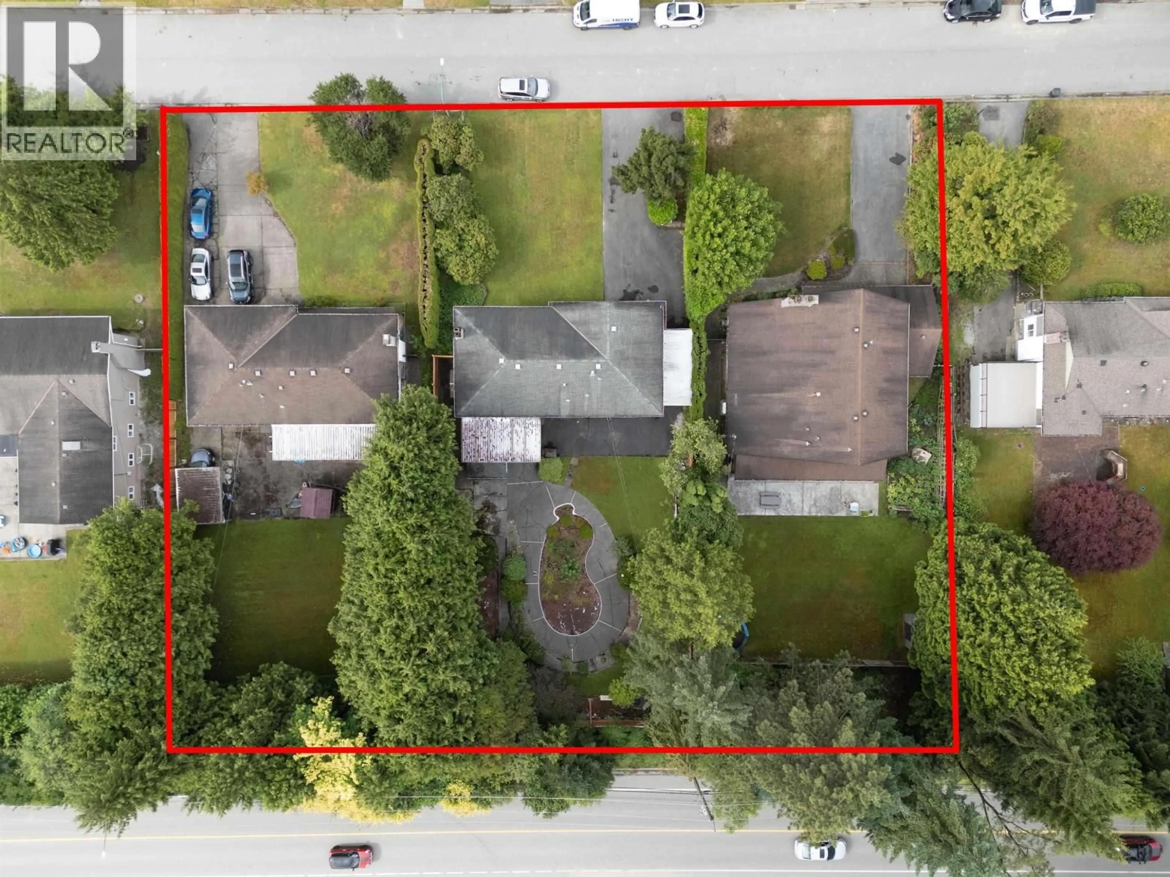 A pic from outside/outdoor area/front of a property/back of a property/a pic from drone, street for 3869 WINLAKE CRESCENT, Burnaby British Columbia V5A2G6