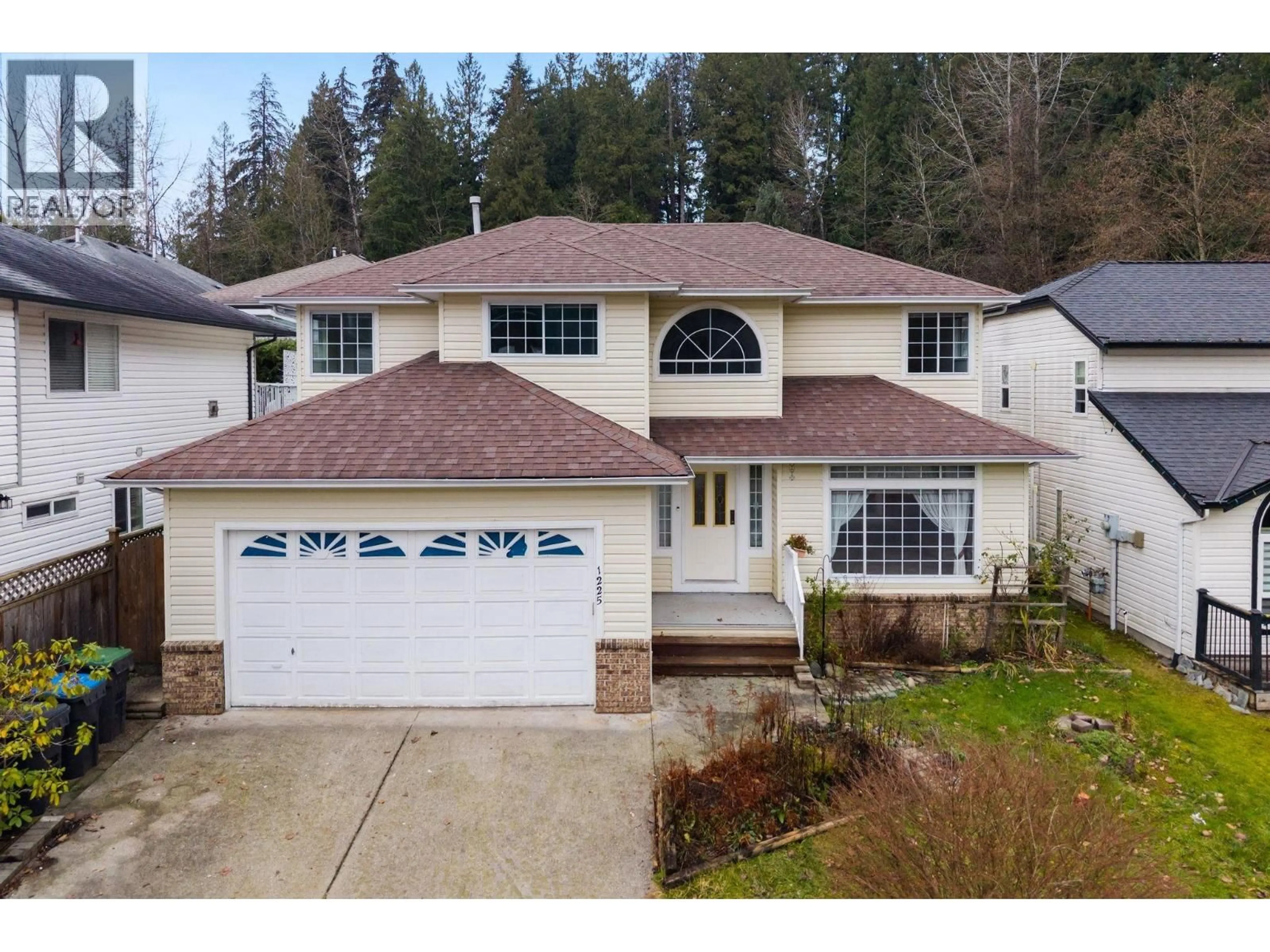 A pic from outside/outdoor area/front of a property/back of a property/a pic from drone, street for 1225 WINDSOR AVENUE, Port Coquitlam British Columbia V3B7J8
