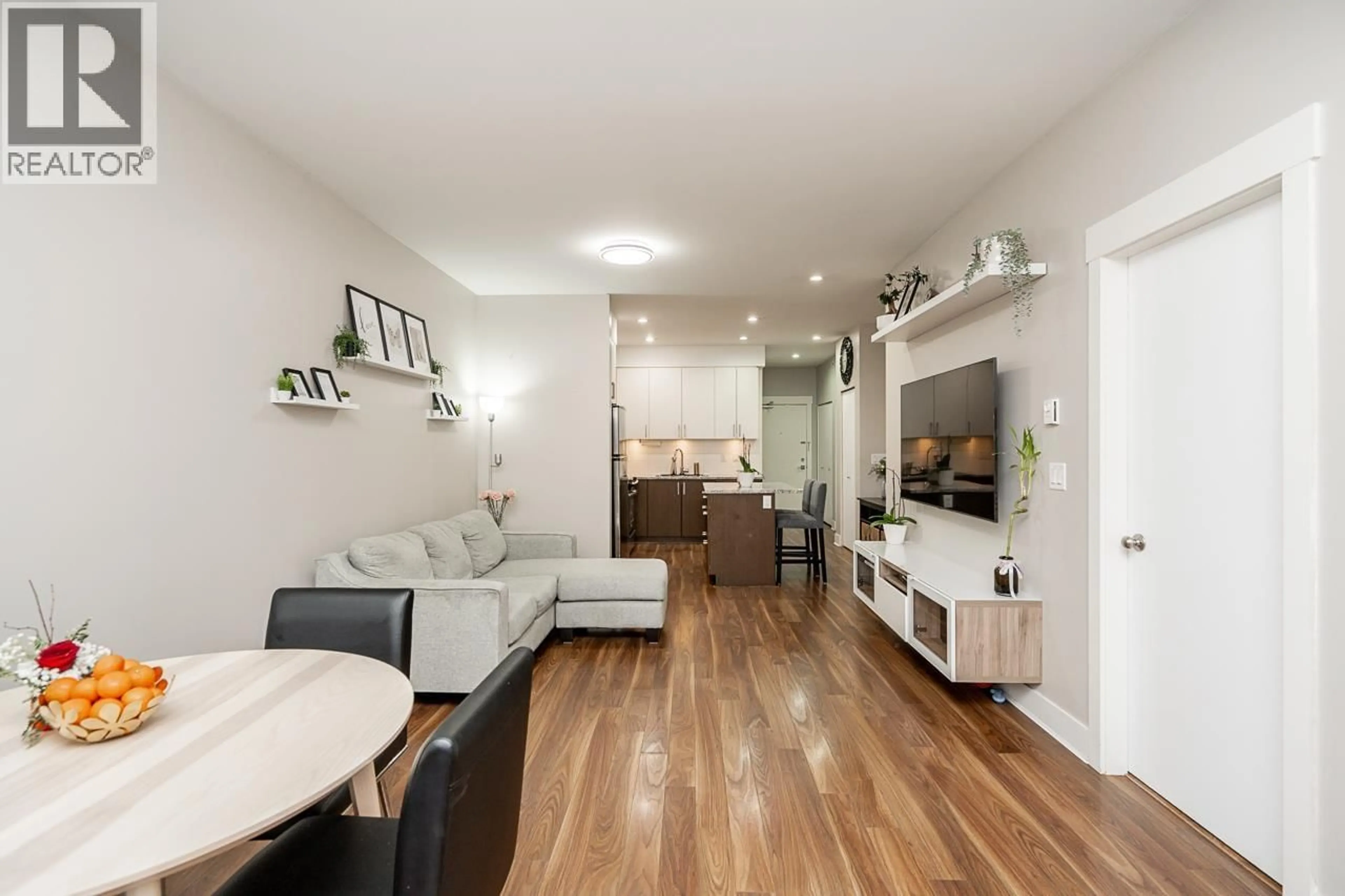 Living room with furniture, wood/laminate floor for 419 - 55 EIGHTH AVENUE, New Westminster British Columbia V3L0E8