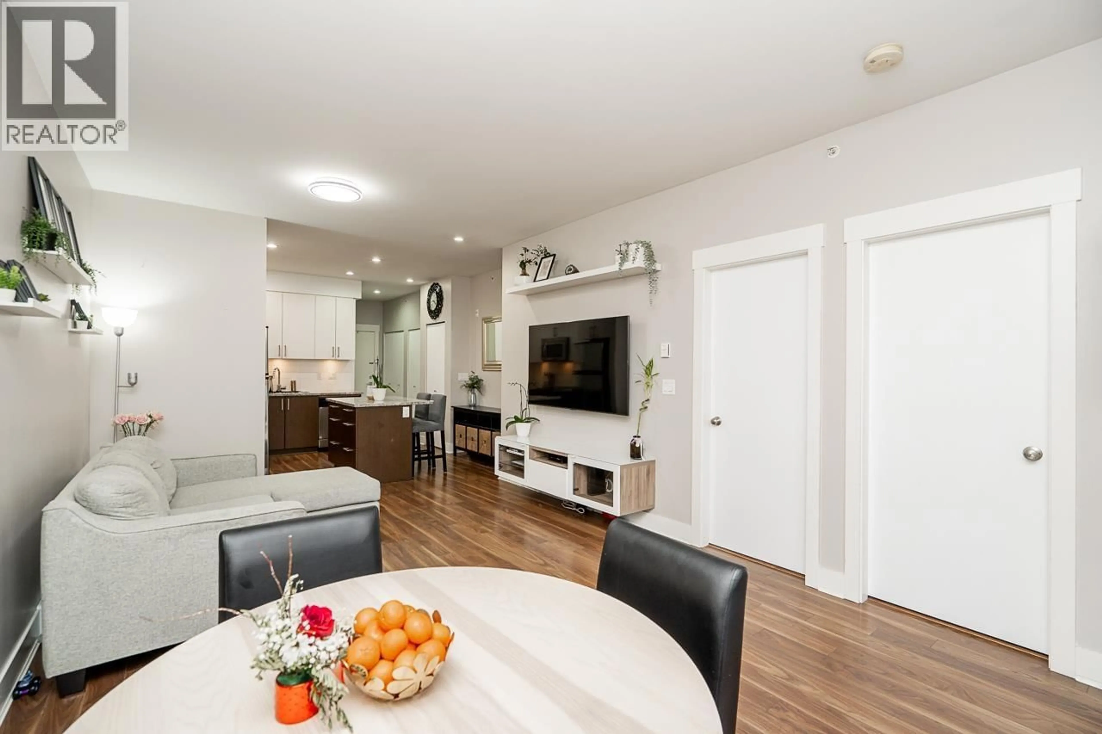 Open concept kitchen, wood/laminate floor for 419 - 55 EIGHTH AVENUE, New Westminster British Columbia V3L0E8