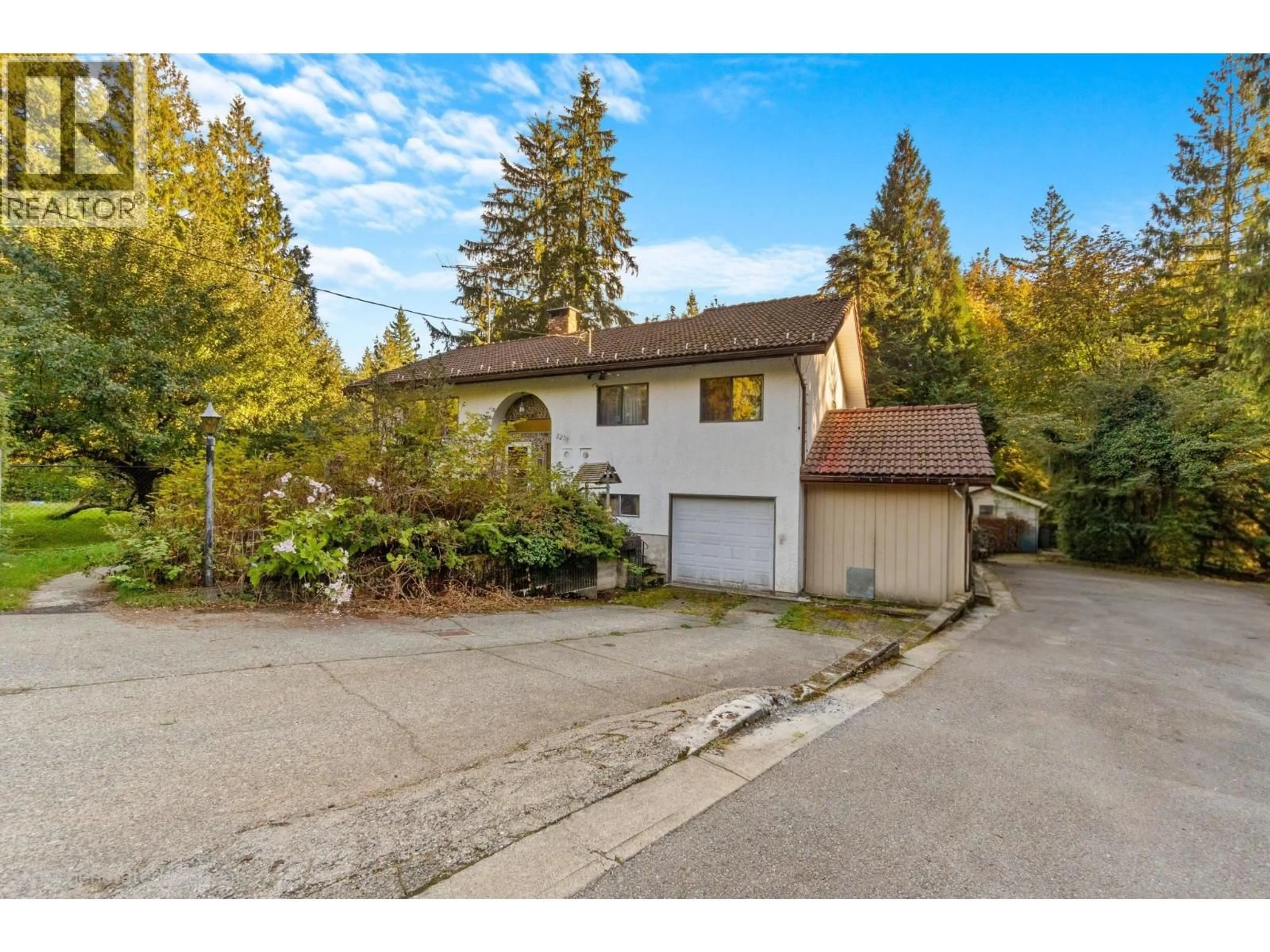 A pic from outside/outdoor area/front of a property/back of a property/a pic from drone, street for 3278 COY AVENUE, Coquitlam British Columbia V3E3H3