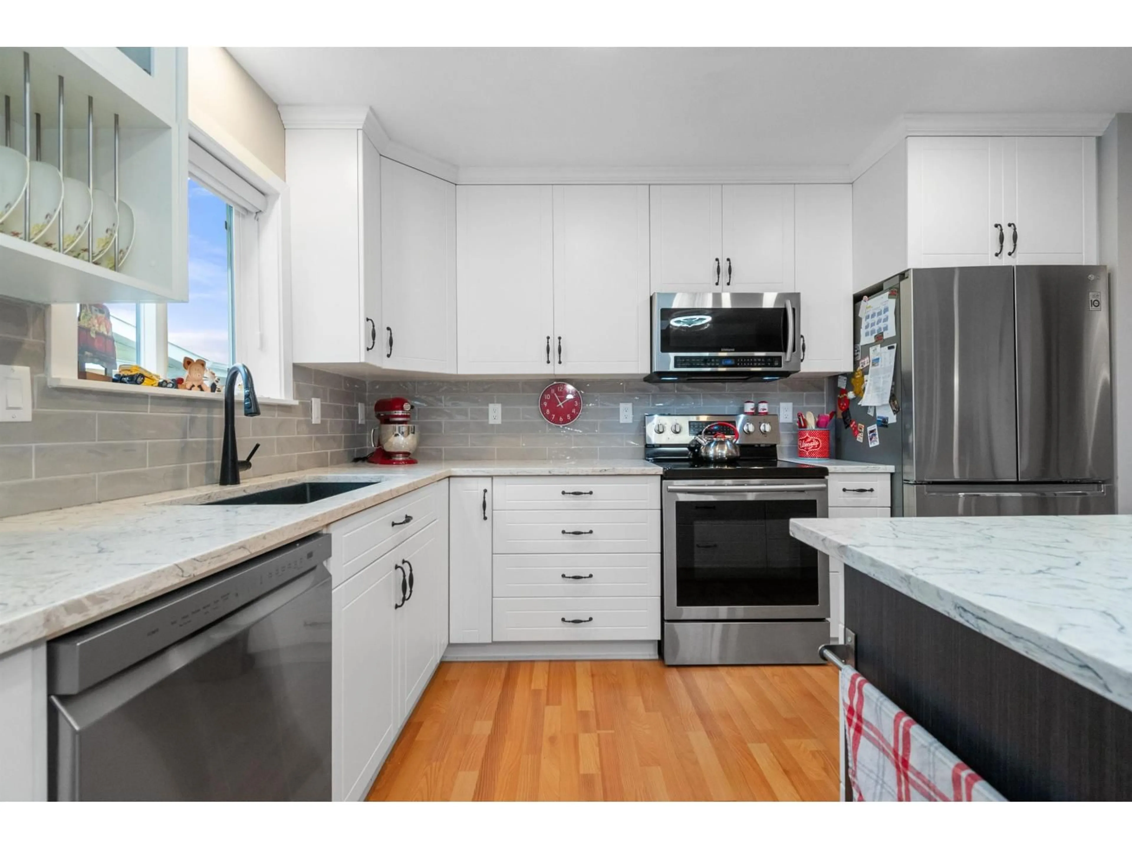 Standard kitchen, wood/laminate floor for 12 - 9055 ASHWELL ROAD, Chilliwack British Columbia V2P7S6