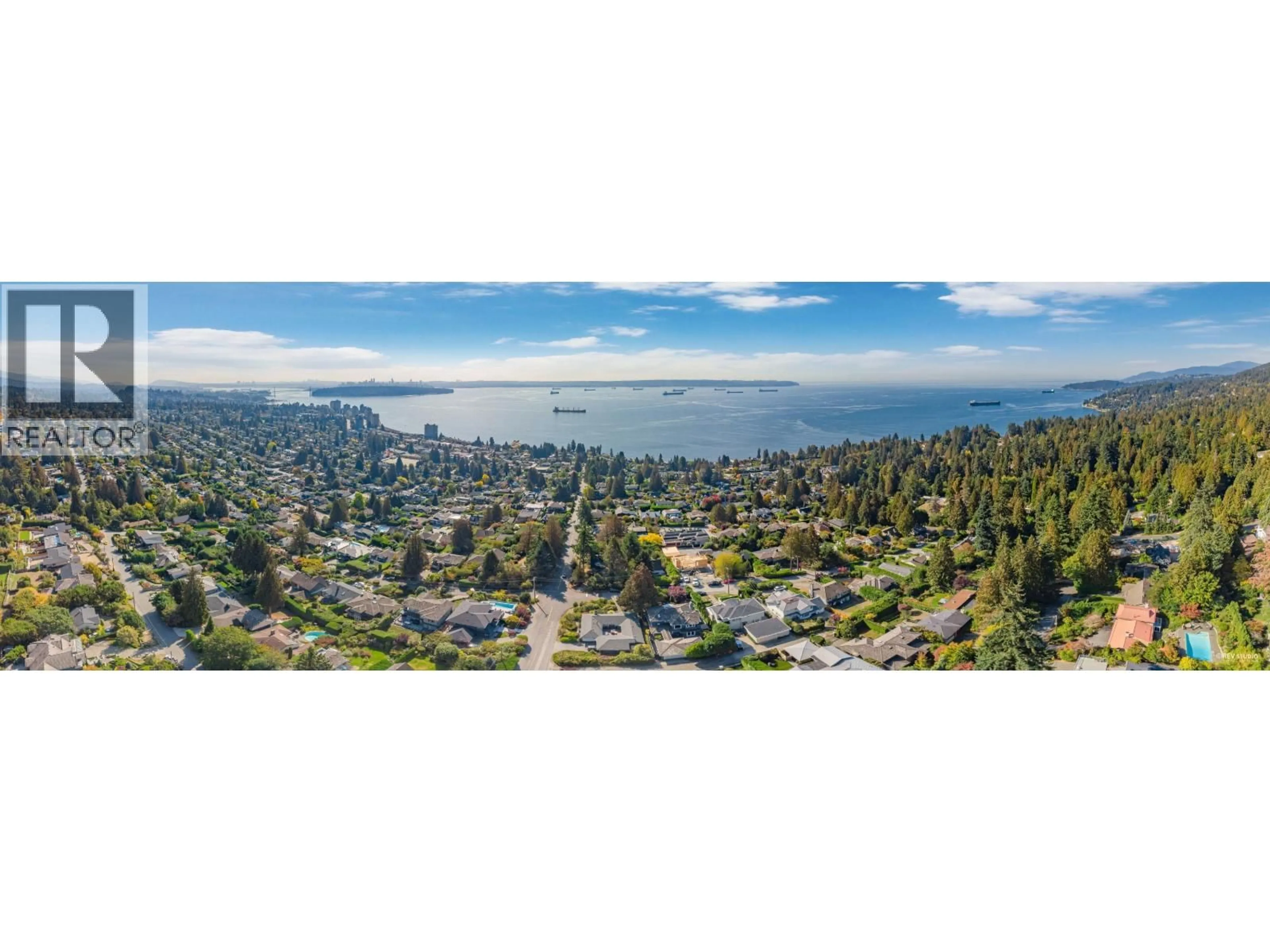 A pic from outside/outdoor area/front of a property/back of a property/a pic from drone, water/lake/river/ocean view for 2602 OTTAWA AVENUE, West Vancouver British Columbia V7V2T5