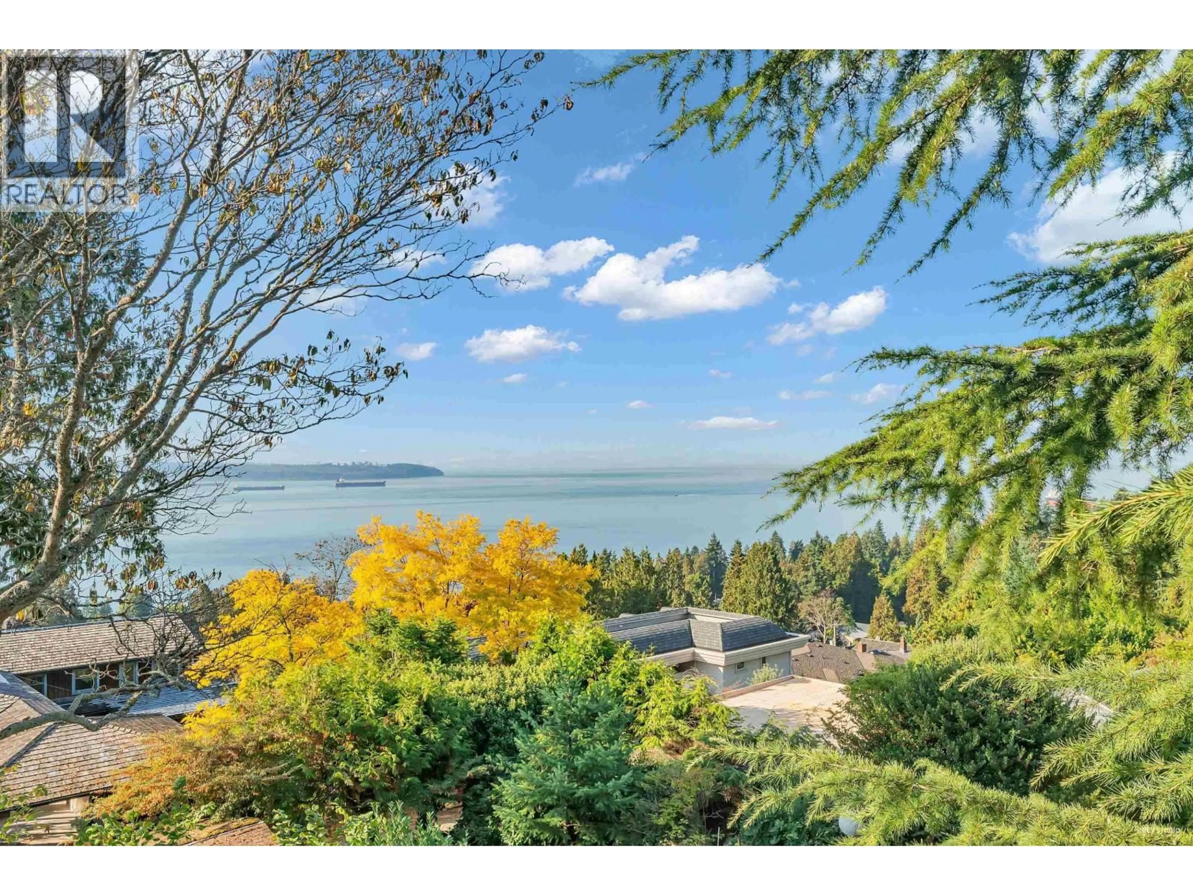 A pic from outside/outdoor area/front of a property/back of a property/a pic from drone, water/lake/river/ocean view for 2602 OTTAWA AVENUE, West Vancouver British Columbia V7V2T5