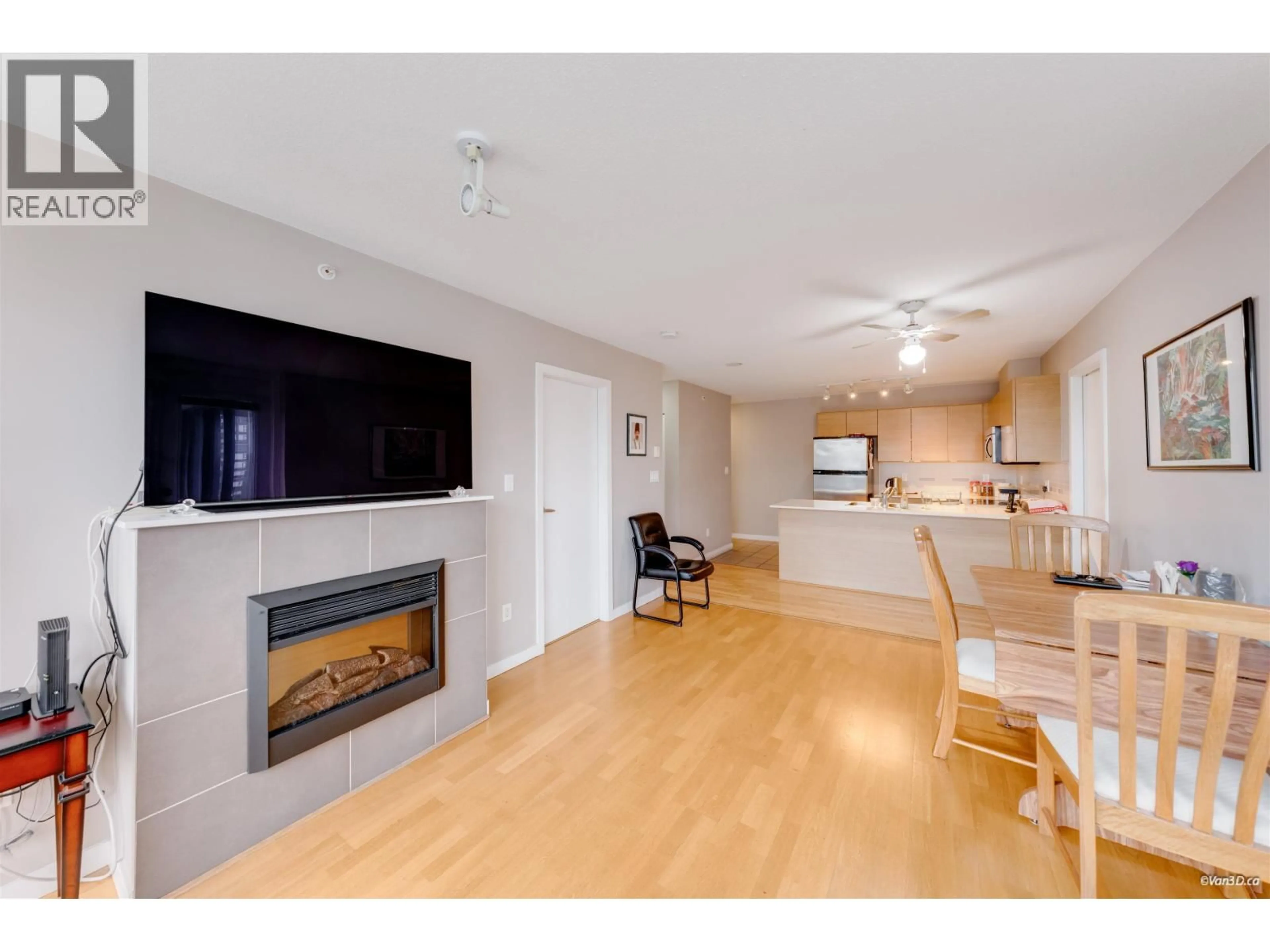 Unknown for 1704 - 4118 DAWSON STREET, Burnaby British Columbia V5C0A3