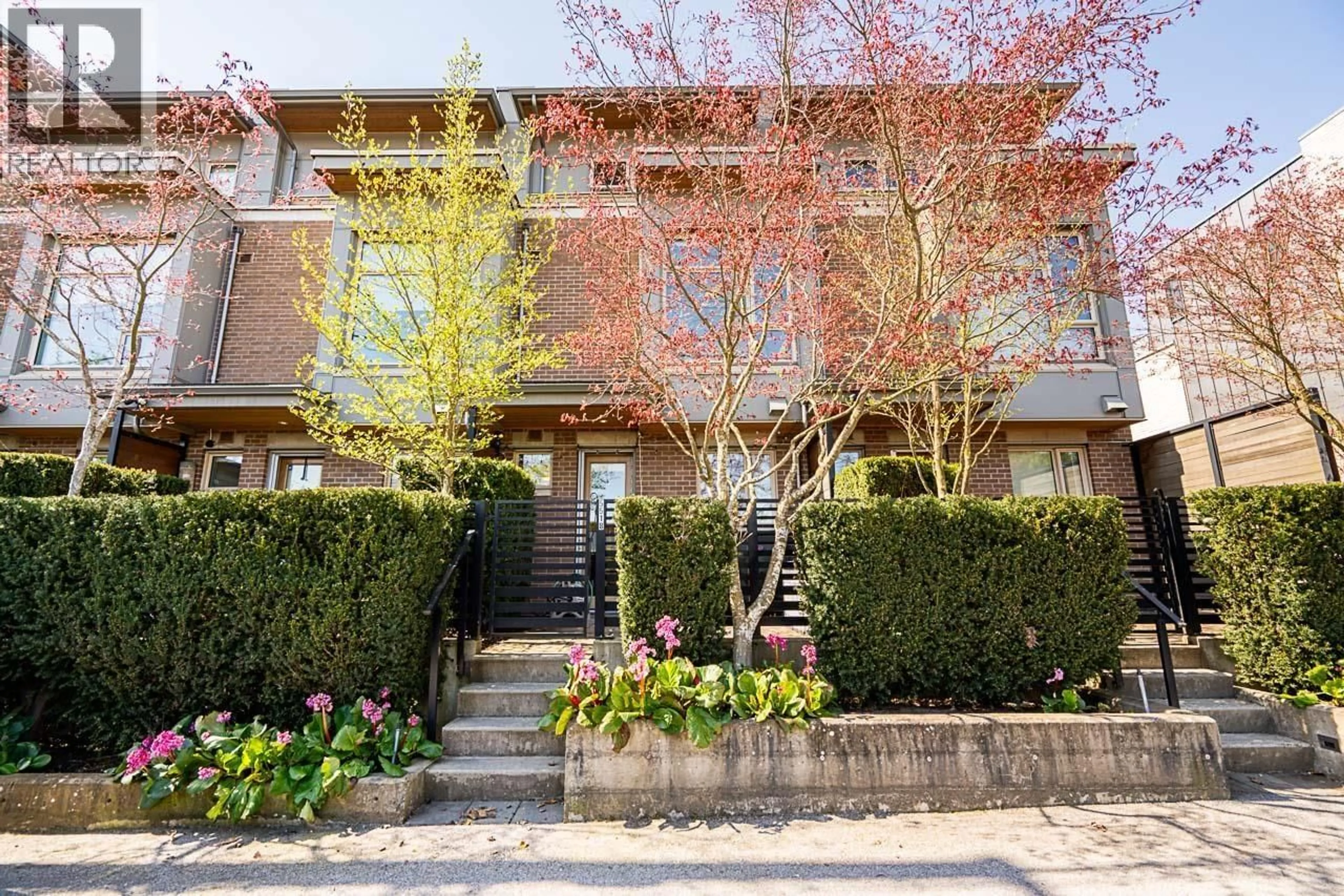 Patio, street for 5518 OAK STREET, Vancouver British Columbia V6M2V6