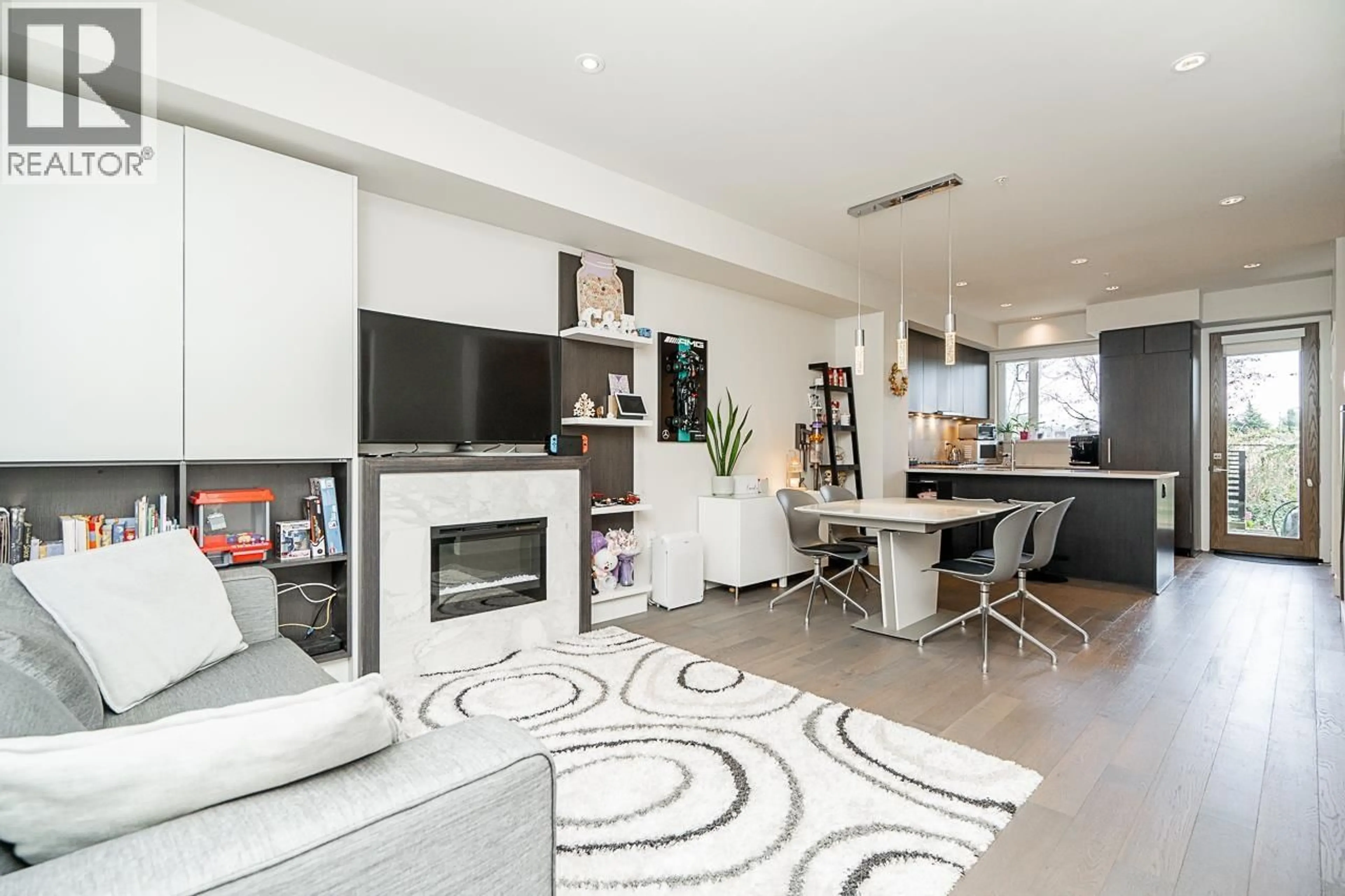 Living room with furniture, unknown for 5518 OAK STREET, Vancouver British Columbia V6M2V6