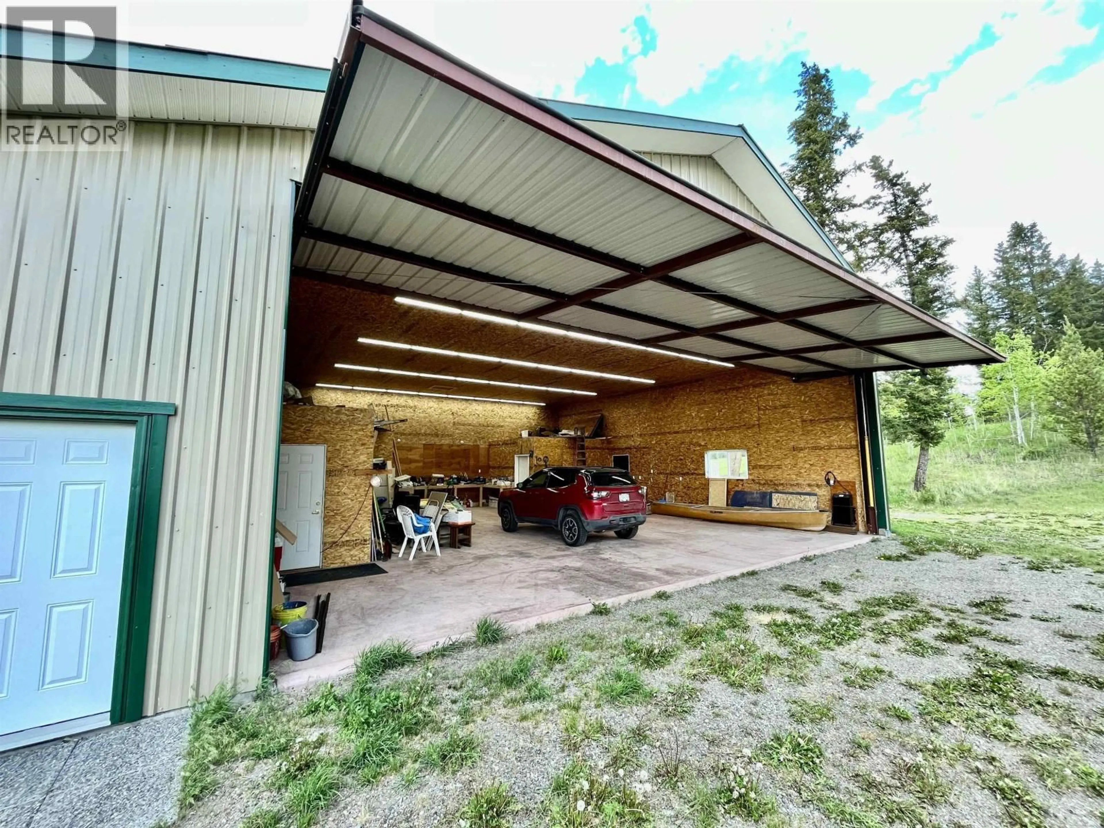 Indoor garage for 5574 LAKESIDE COURT, 100 Mile House British Columbia V0K2E1