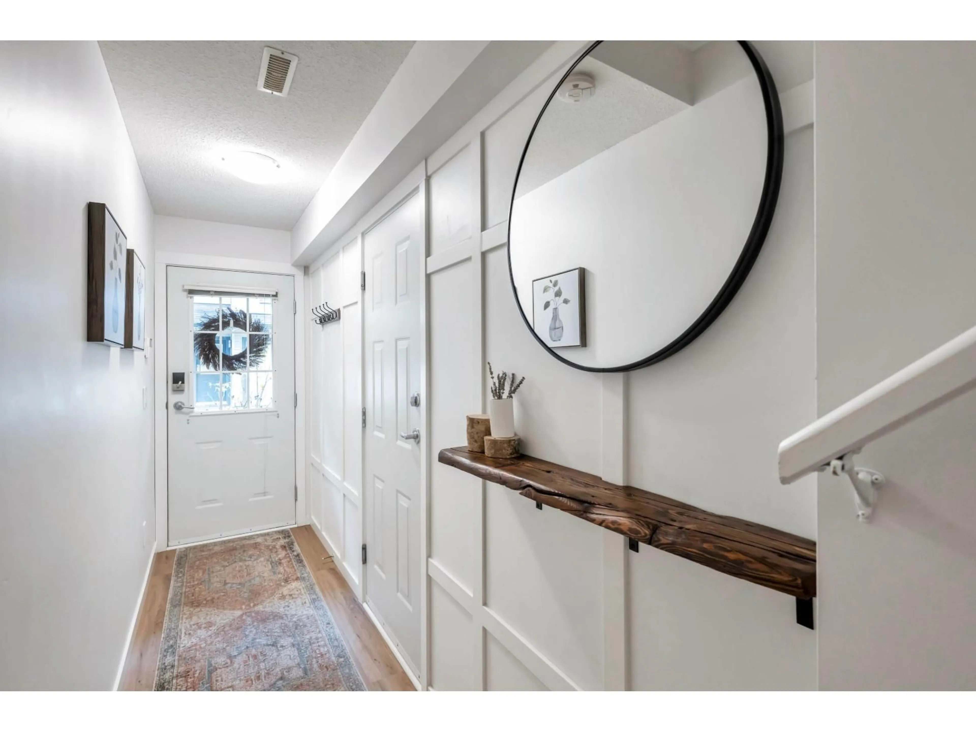 Indoor entryway for 23 - 19250 65 AVENUE, Surrey British Columbia V4N5R7