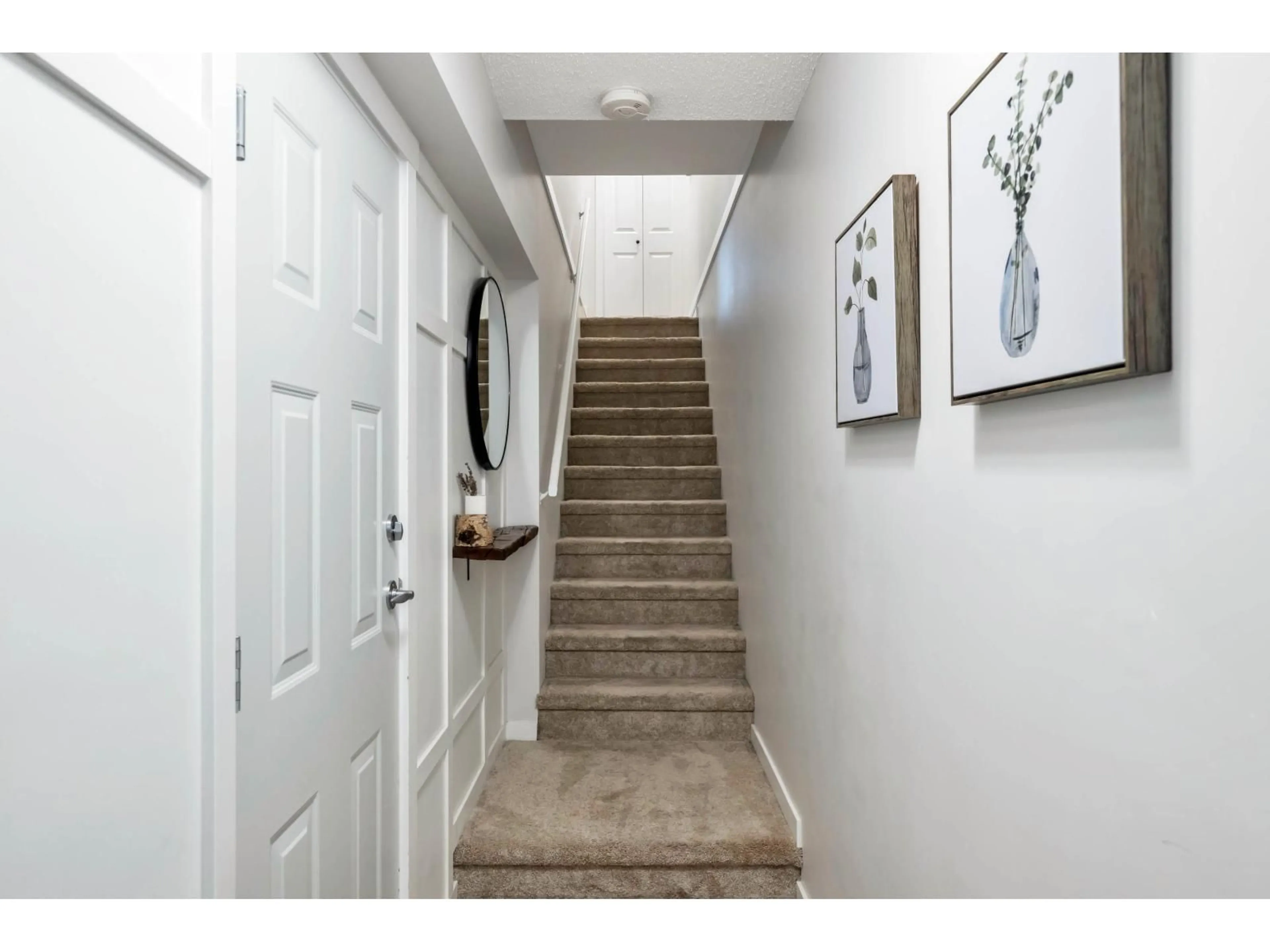 Indoor entryway for 23 - 19250 65 AVENUE, Surrey British Columbia V4N5R7