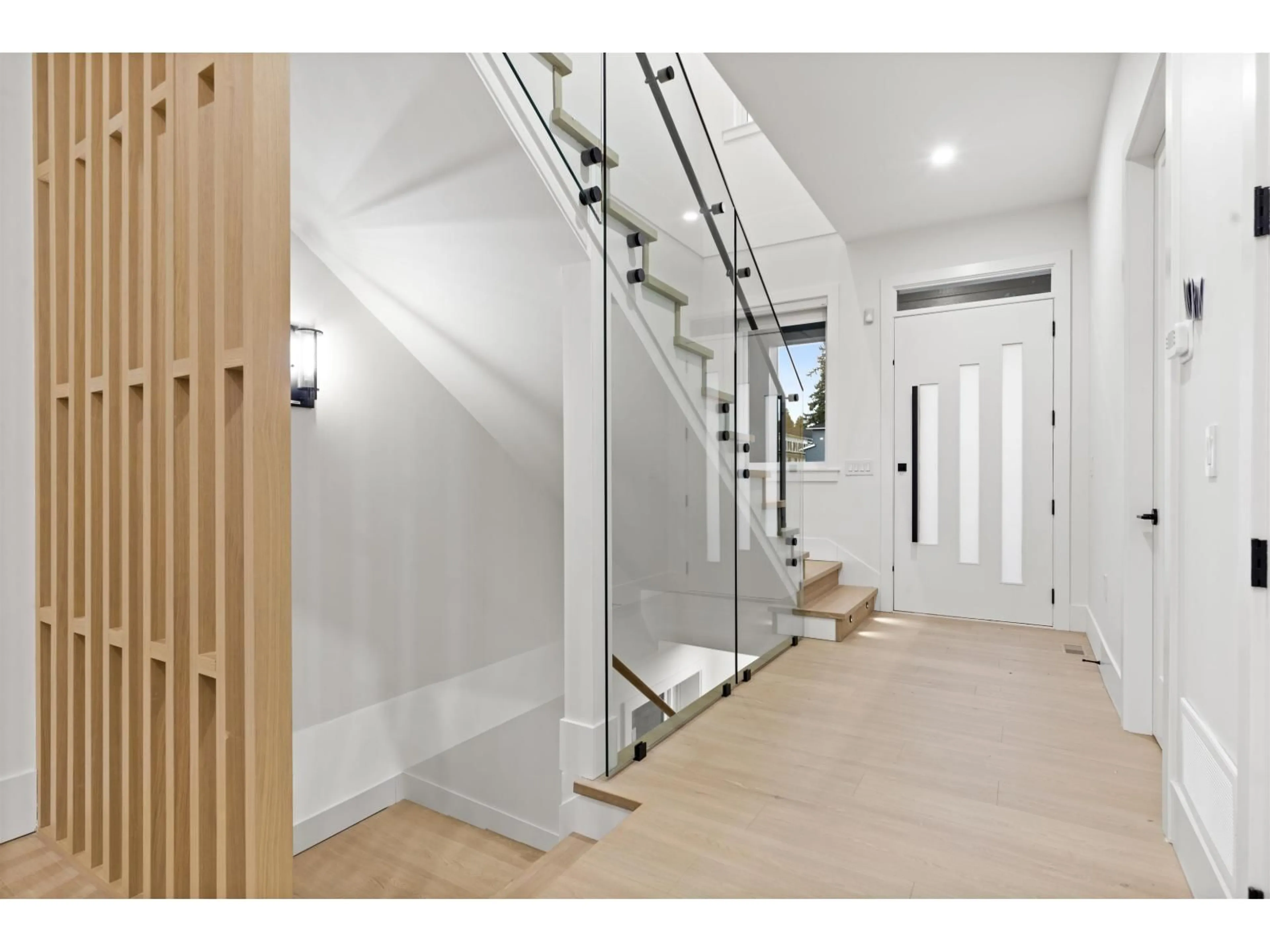 Indoor entryway for 17144 1 AVENUE, Surrey British Columbia V3Z9R2