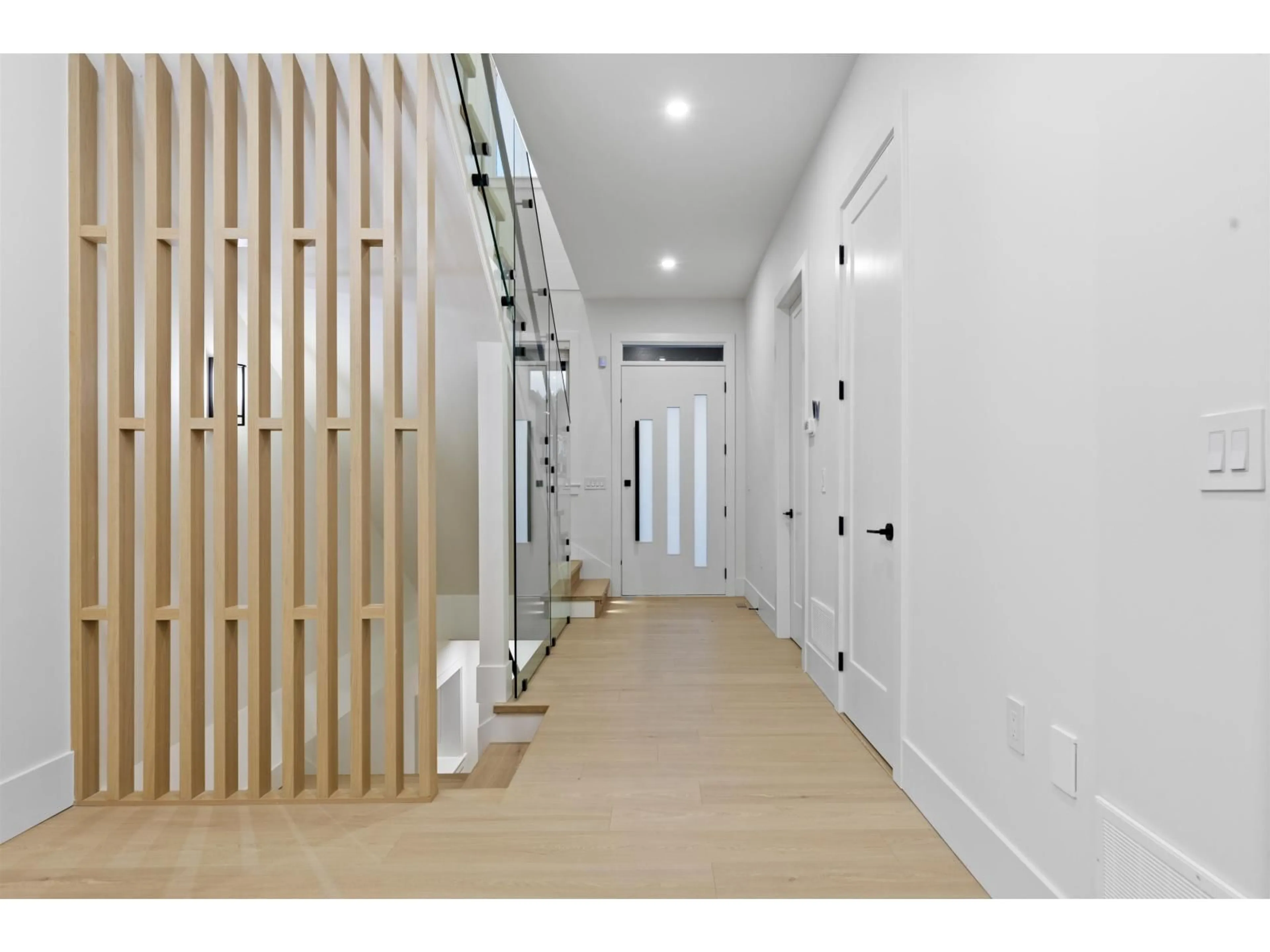 Indoor foyer for 17144 1 AVENUE, Surrey British Columbia V3Z9R2