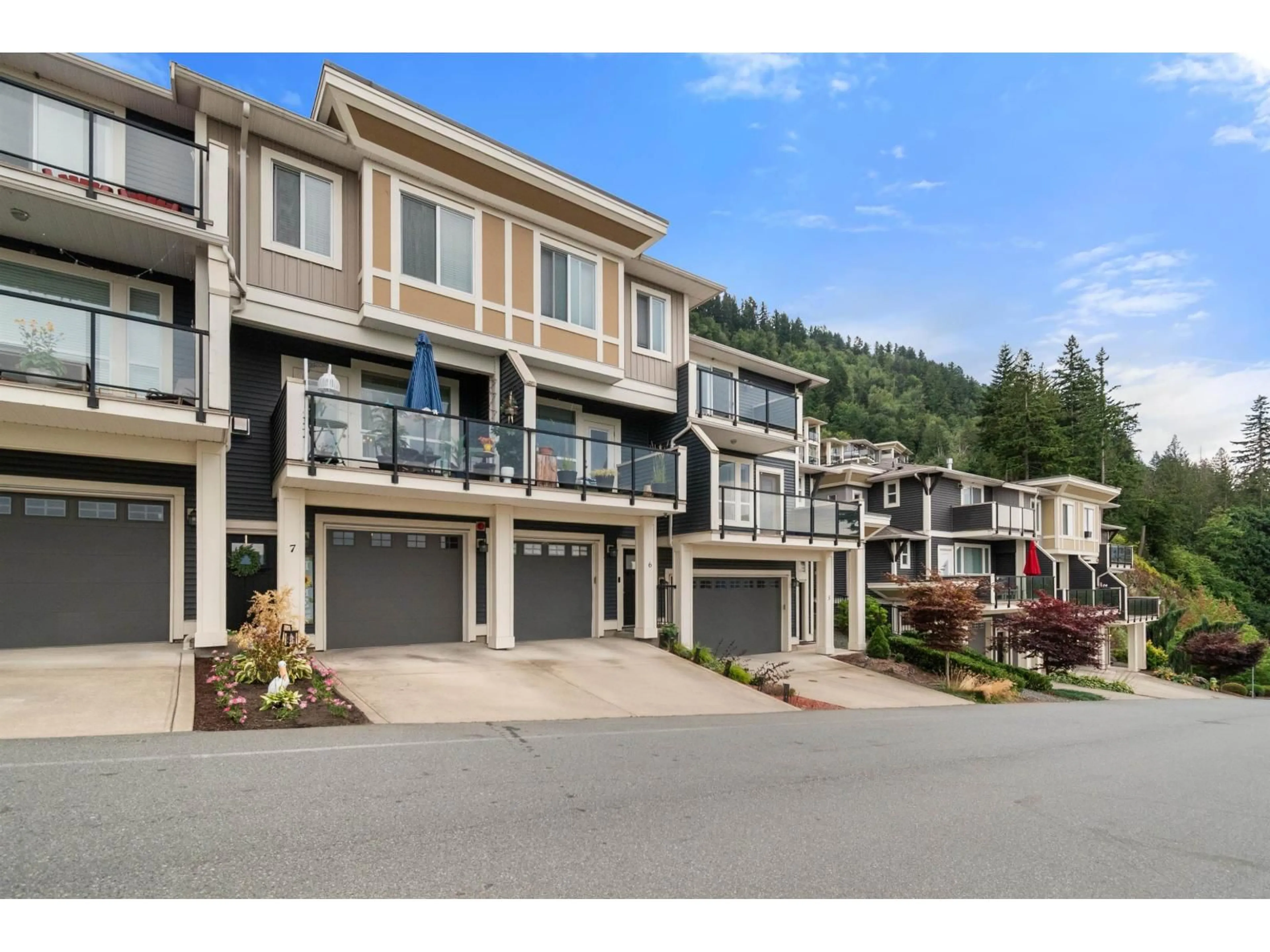 A pic from outside/outdoor area/front of a property/back of a property/a pic from drone, unknown for 7 - 6026 LINDEMAN STREET, Chilliwack British Columbia V2R0W1