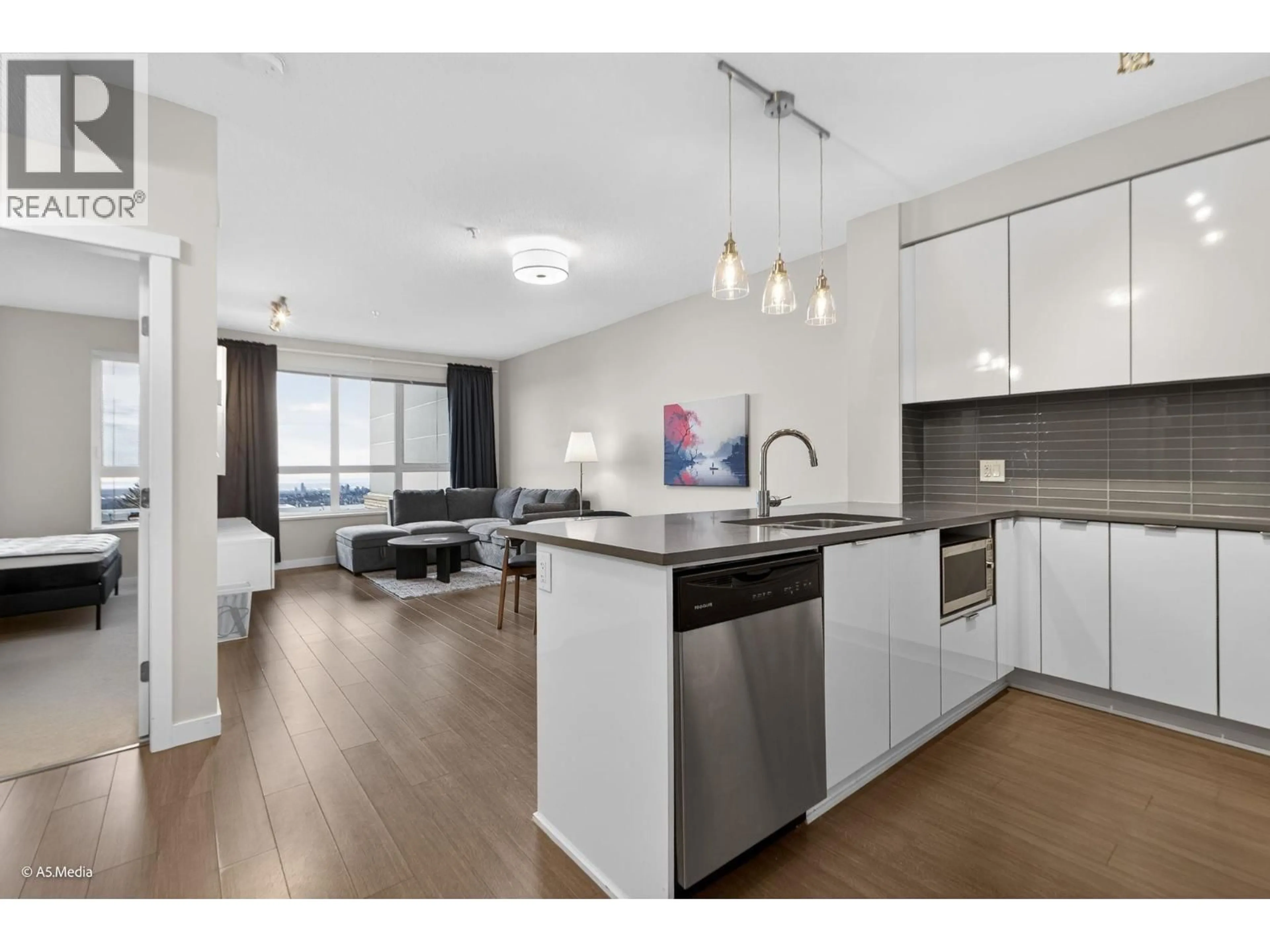 Open concept kitchen, wood/laminate floor for 509 - 9168 SLOPES MEWS, Burnaby British Columbia V5A0E4