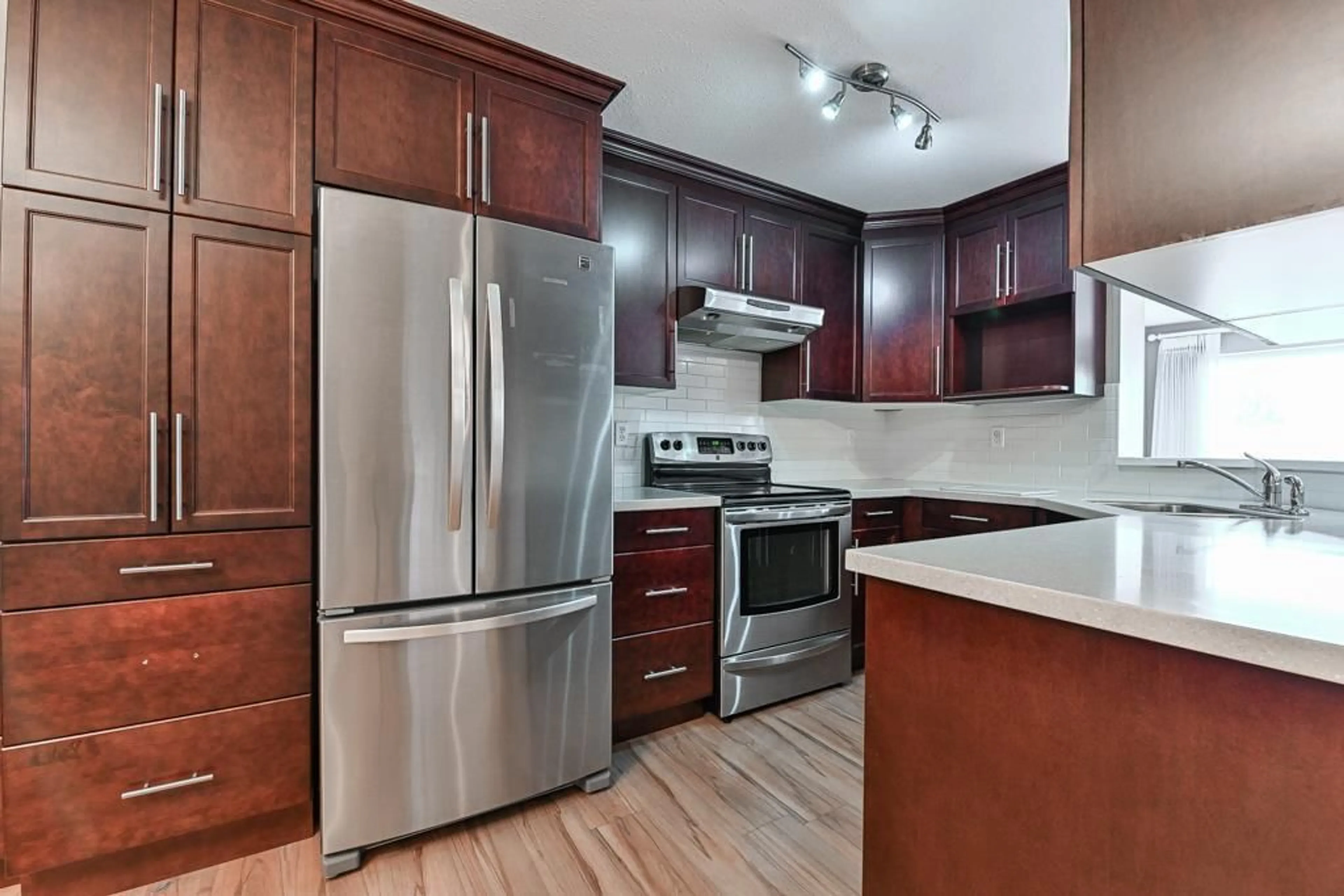 Standard kitchen, wood/laminate floor for 207 - 33233 BOURQUIN CRESCENT, Abbotsford British Columbia V2S1Y2