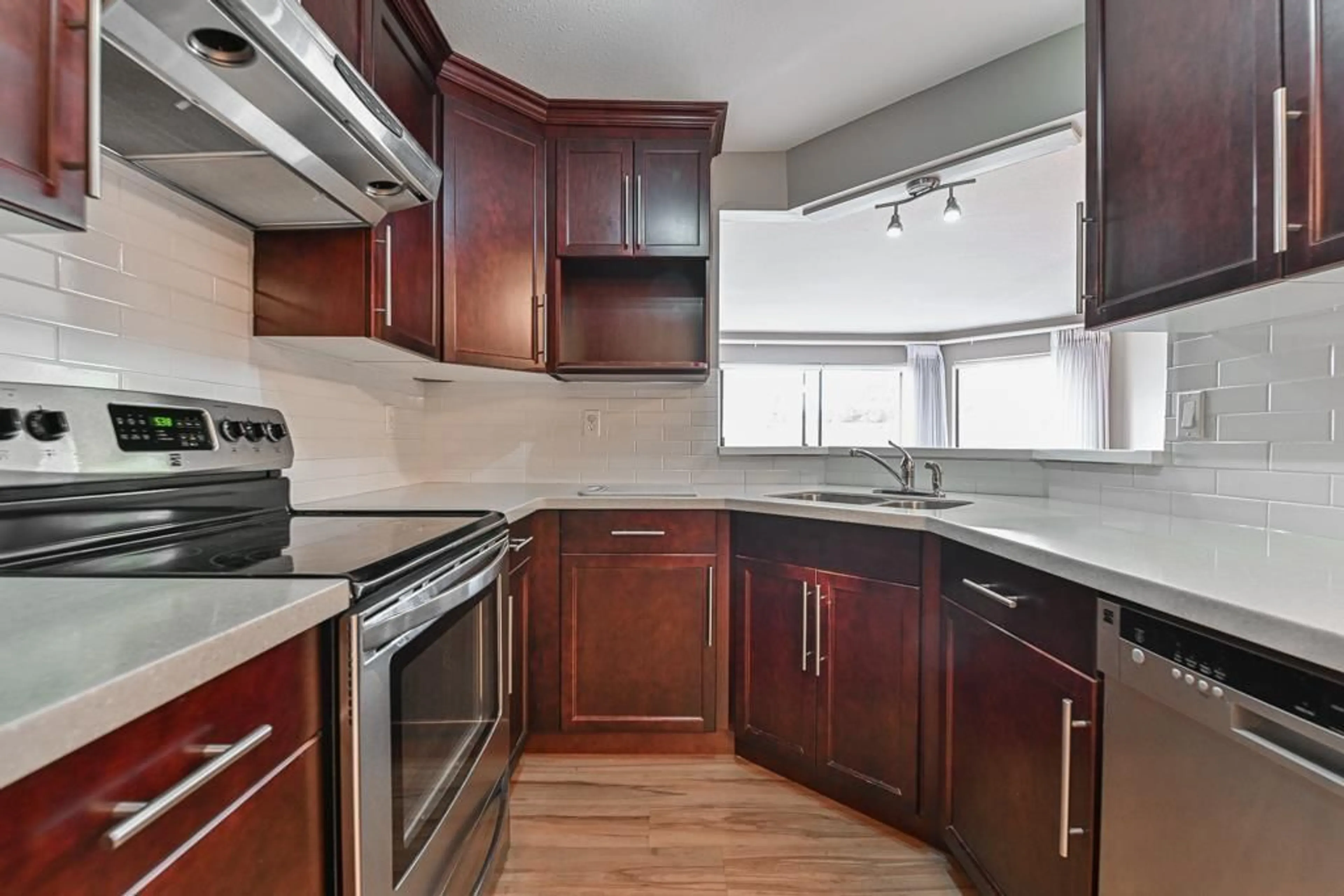 Standard kitchen, unknown for 207 - 33233 BOURQUIN CRESCENT, Abbotsford British Columbia V2S1Y2