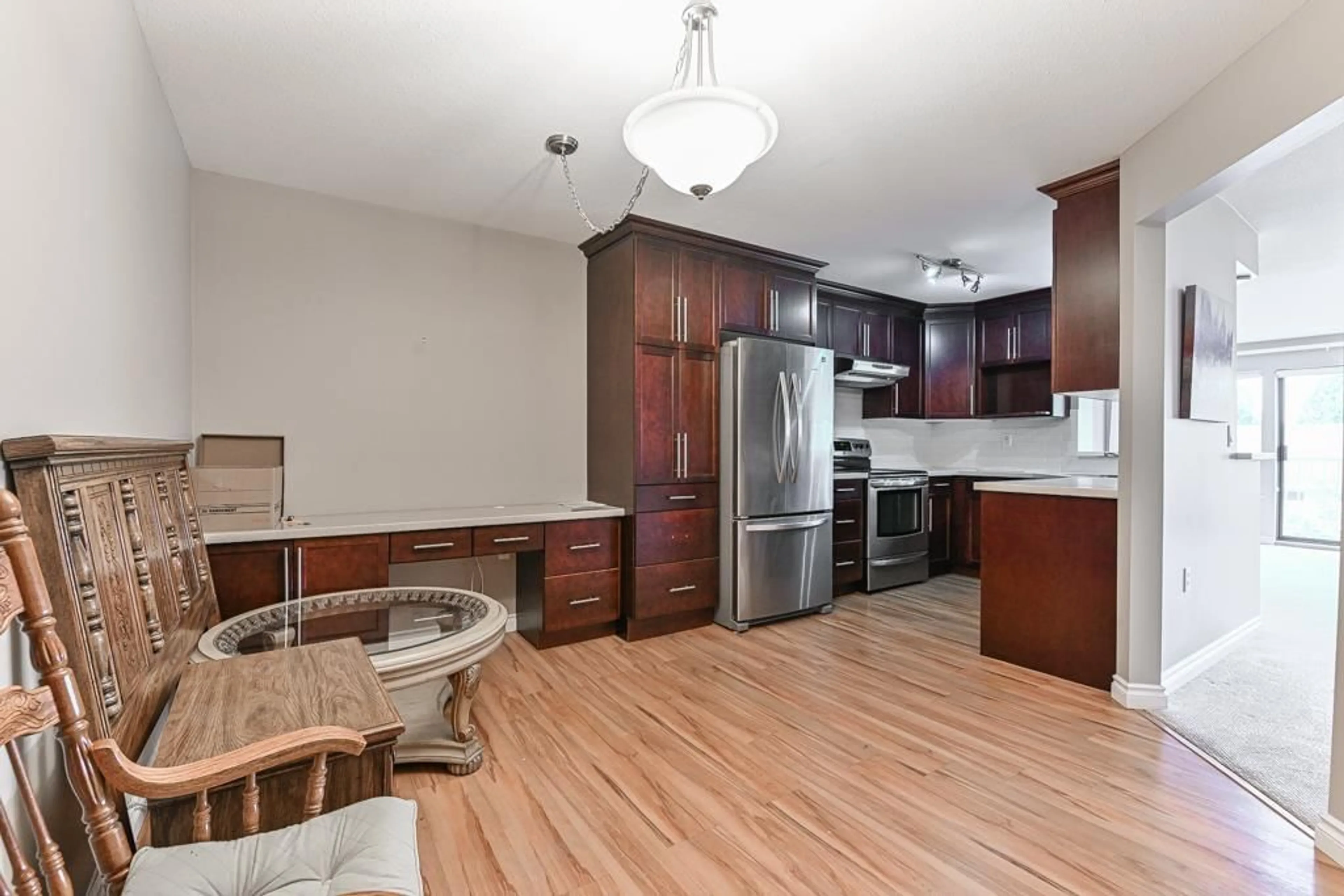 Open concept kitchen, wood/laminate floor for 207 - 33233 BOURQUIN CRESCENT, Abbotsford British Columbia V2S1Y2