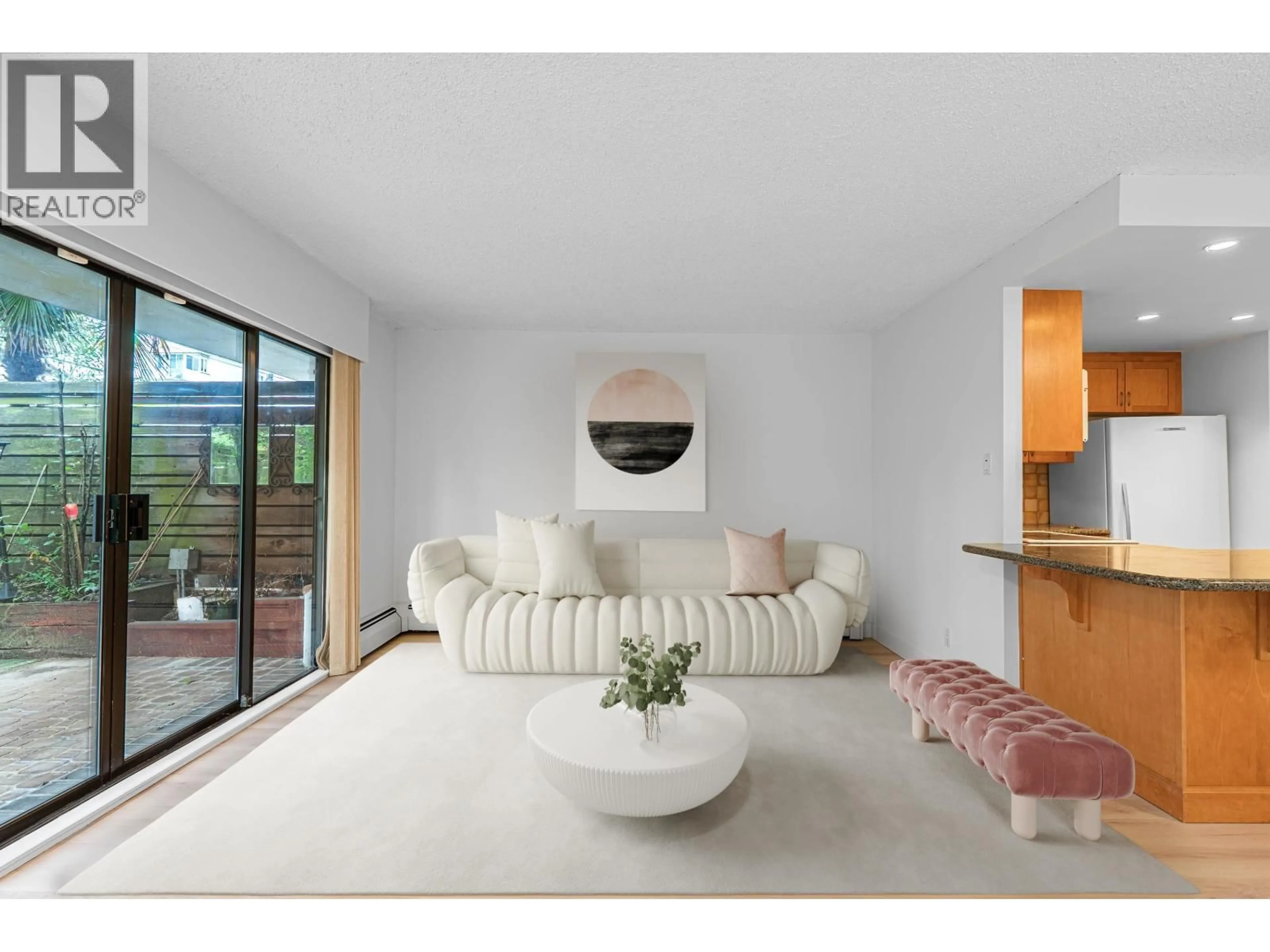 Living room with furniture, unknown for 102 - 747 17TH STREET, West Vancouver British Columbia V7V3T4