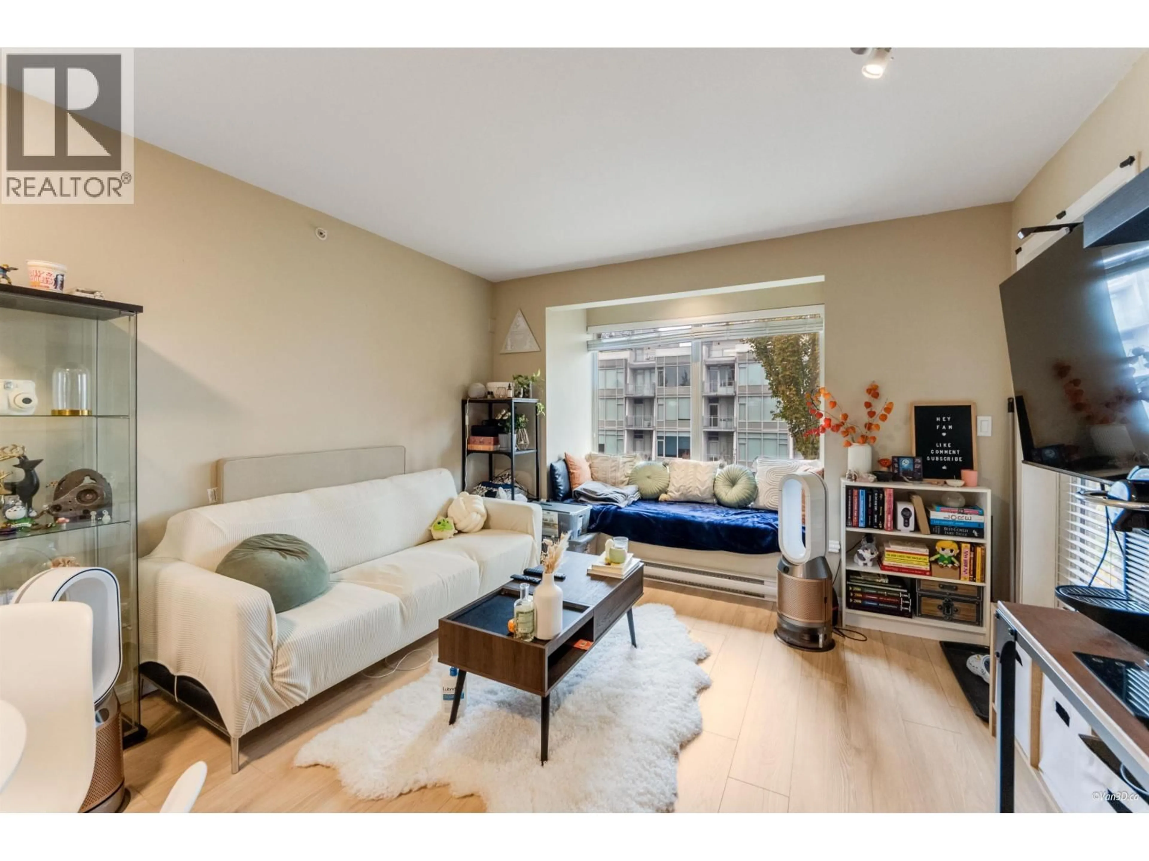 Living room with furniture, unknown for 307 - 5000 IMPERIAL STREET, Burnaby British Columbia V5J1C8