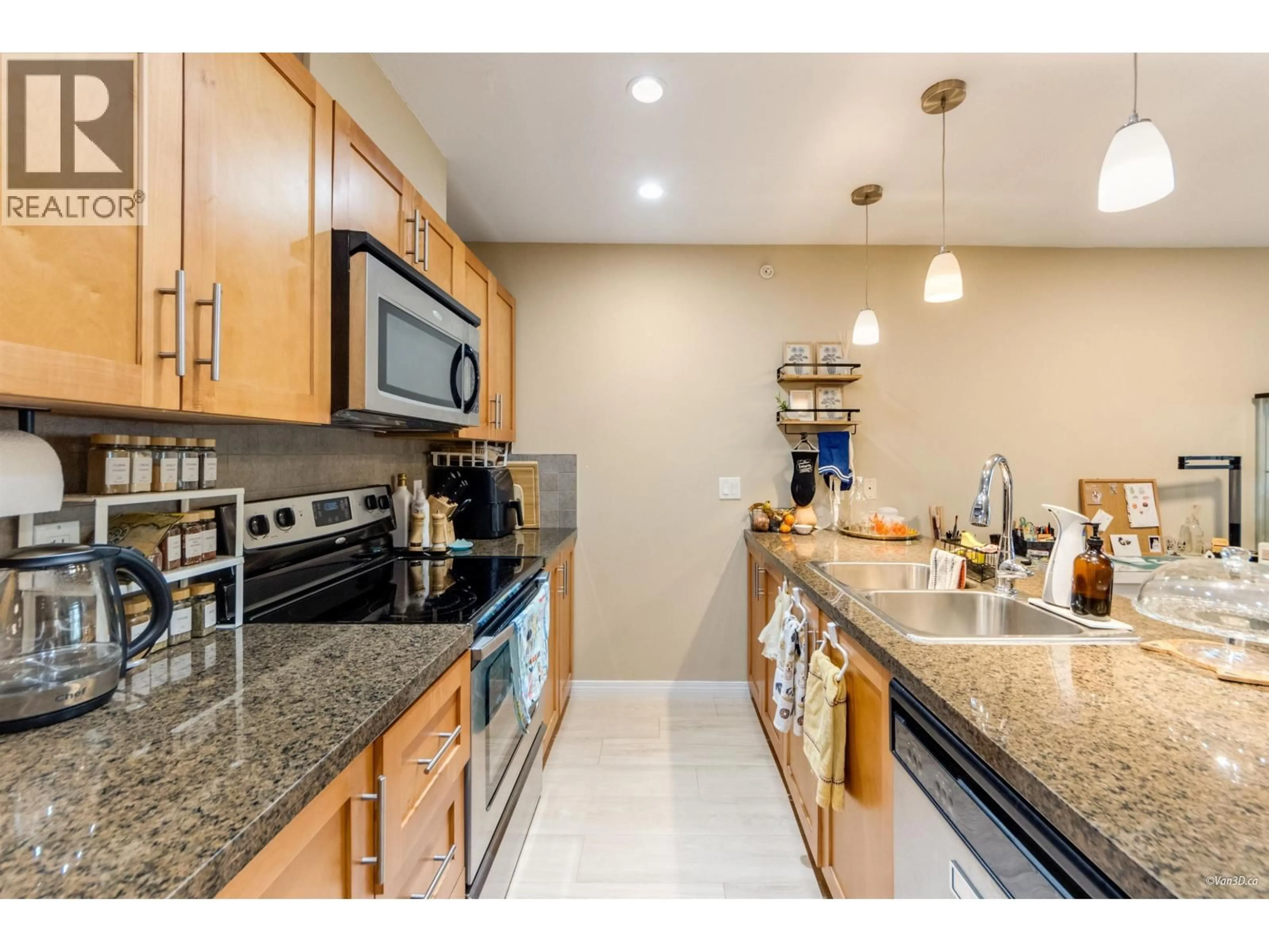 Standard kitchen, ceramic/tile floor for 307 - 5000 IMPERIAL STREET, Burnaby British Columbia V5J1C8