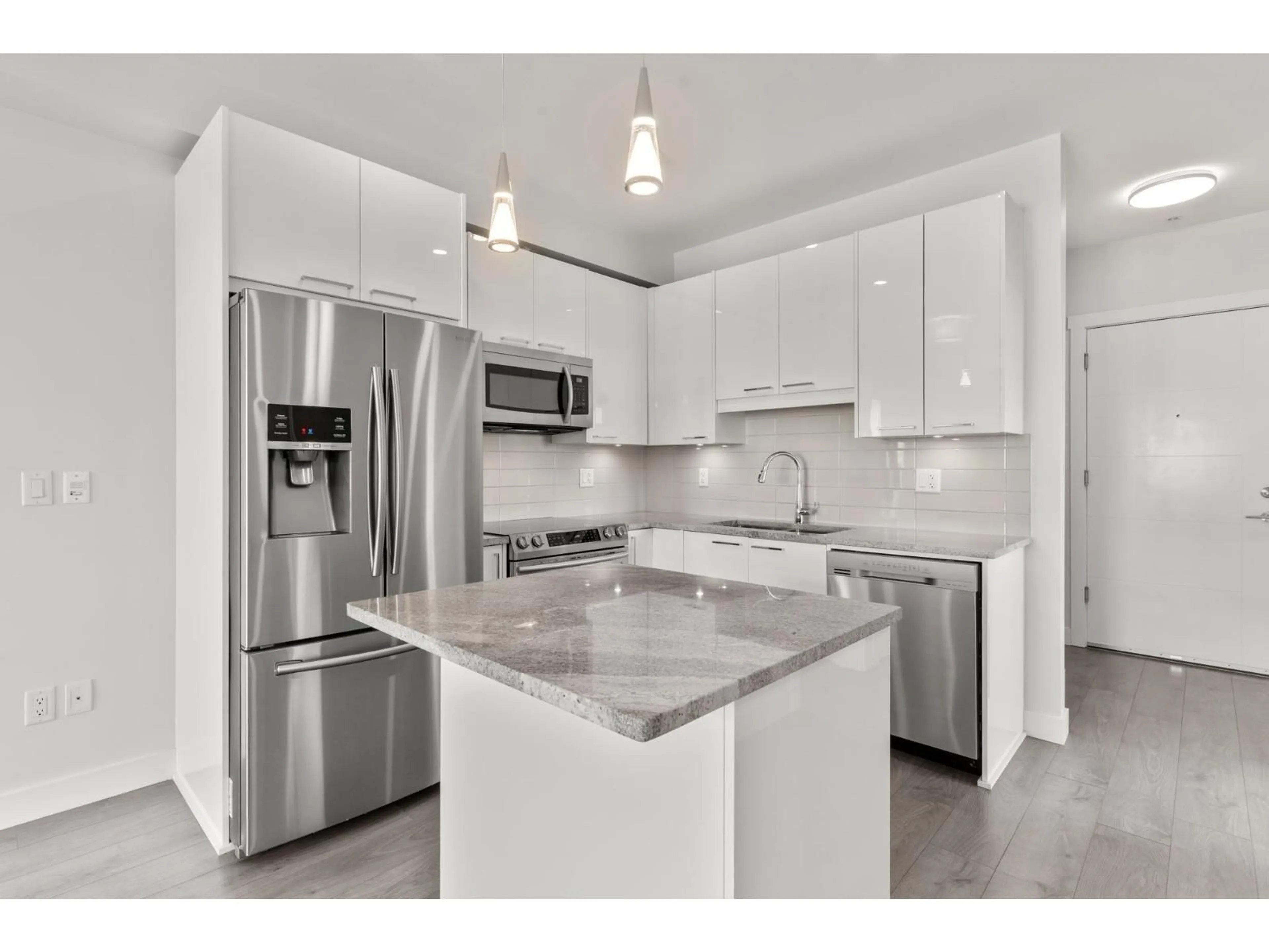 Open concept kitchen, ceramic/tile floor for 312 - 20696 EASTLEIGH CRESCENT, Langley British Columbia V3A0M3