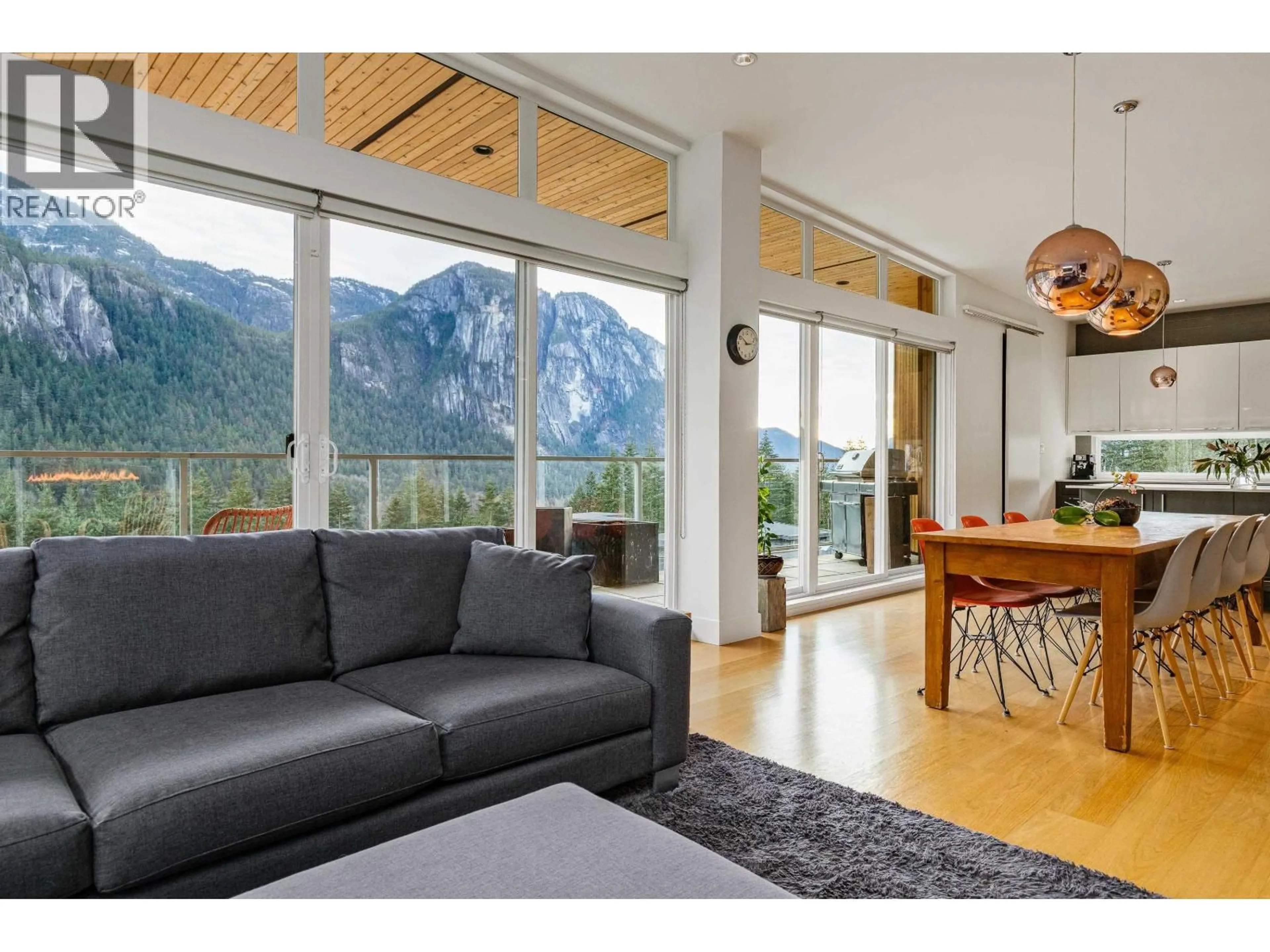 Living room with furniture, wood/laminate floor for 38555 SKY PILOT DRIVE, Squamish British Columbia V8B0T6