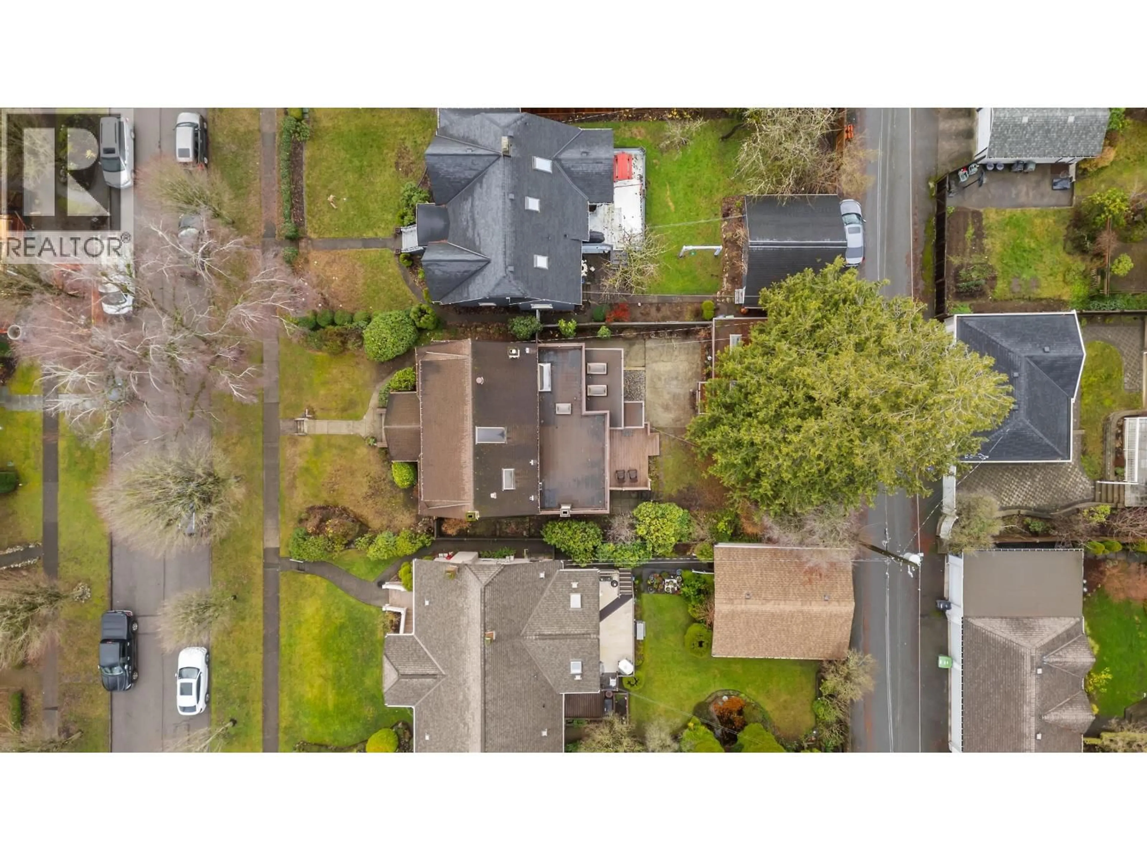 A pic from outside/outdoor area/front of a property/back of a property/a pic from drone, street for 3537 31ST AVENUE, Vancouver British Columbia V6S1X8