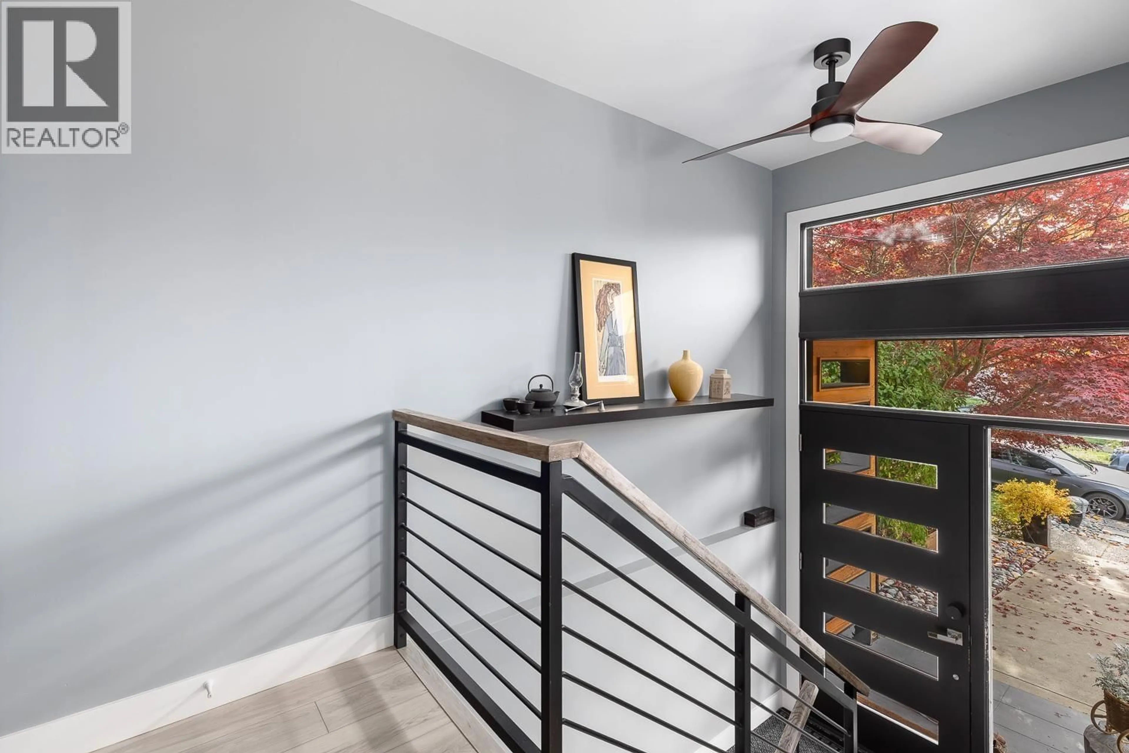 Indoor entryway for 2023 CHARLES STREET, Vancouver British Columbia V5L2V1