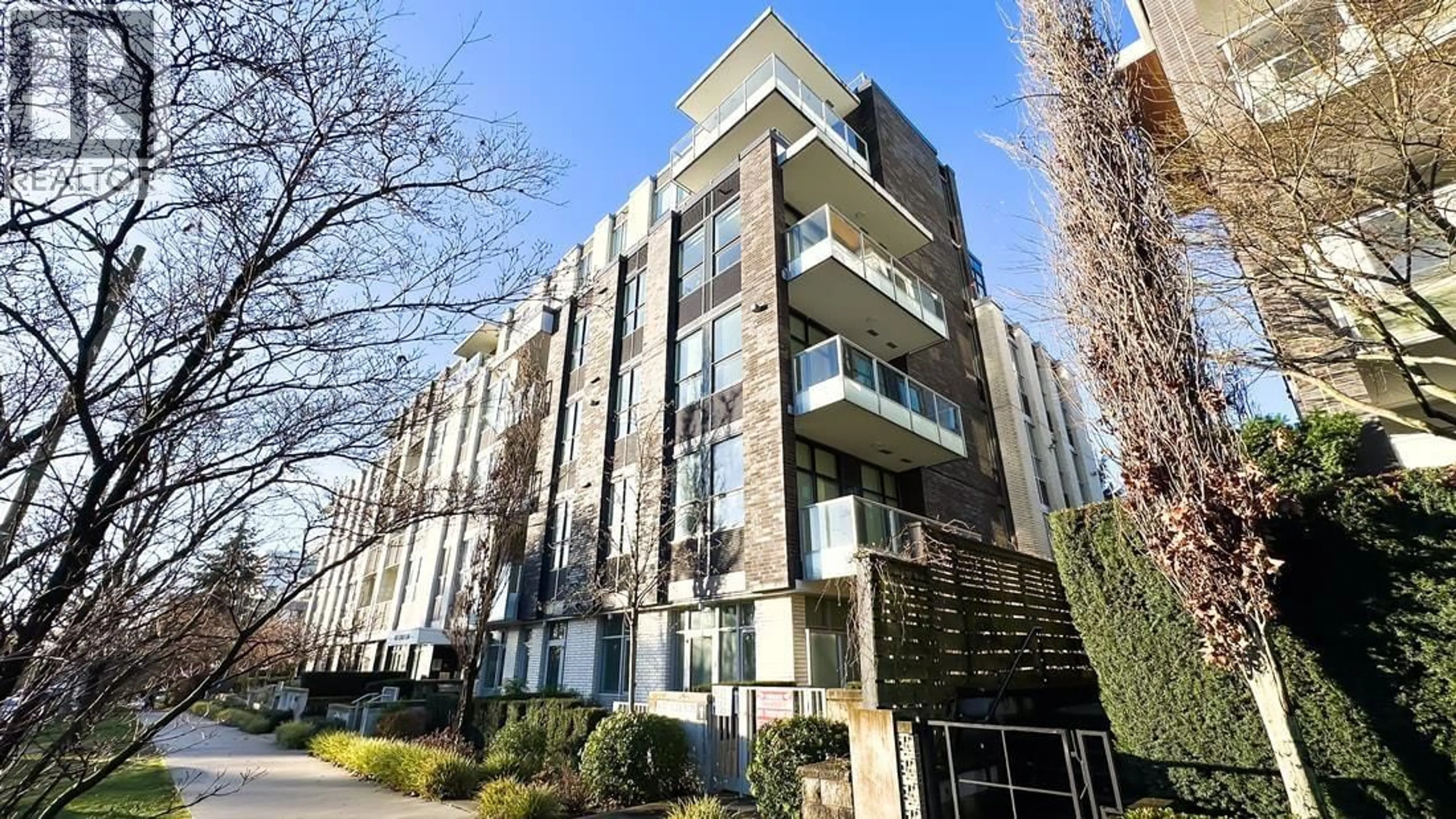 Patio, building for 302 - 6733 CAMBIE STREET, Vancouver British Columbia V6P3H1