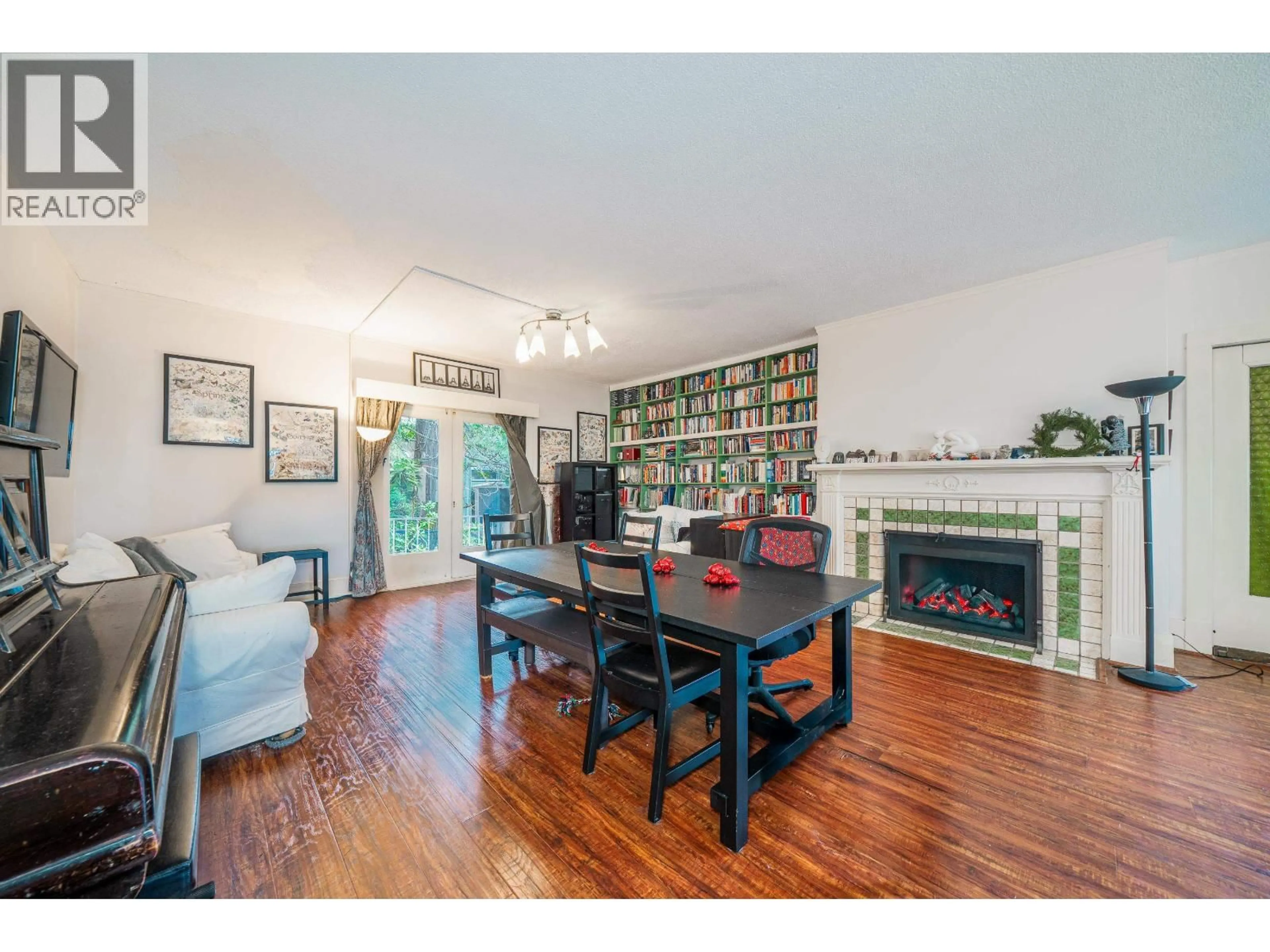 Dining room, wood/laminate floor for 1989 KING EDWARD AVENUE, Vancouver British Columbia V6J2W7