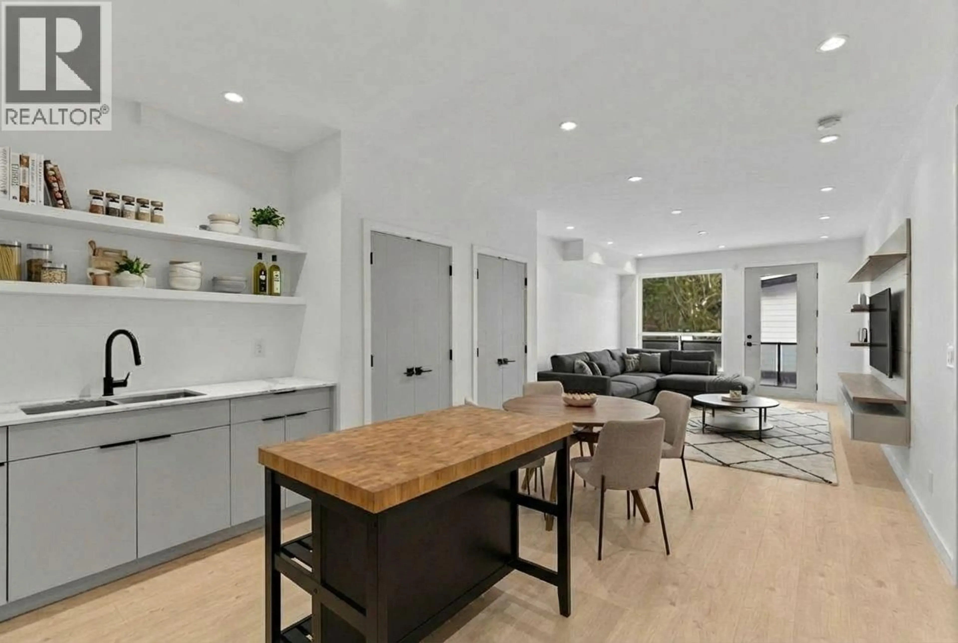 Open concept kitchen, unknown for 41717 GOVERNMENT ROAD, Squamish British Columbia V0N1H0