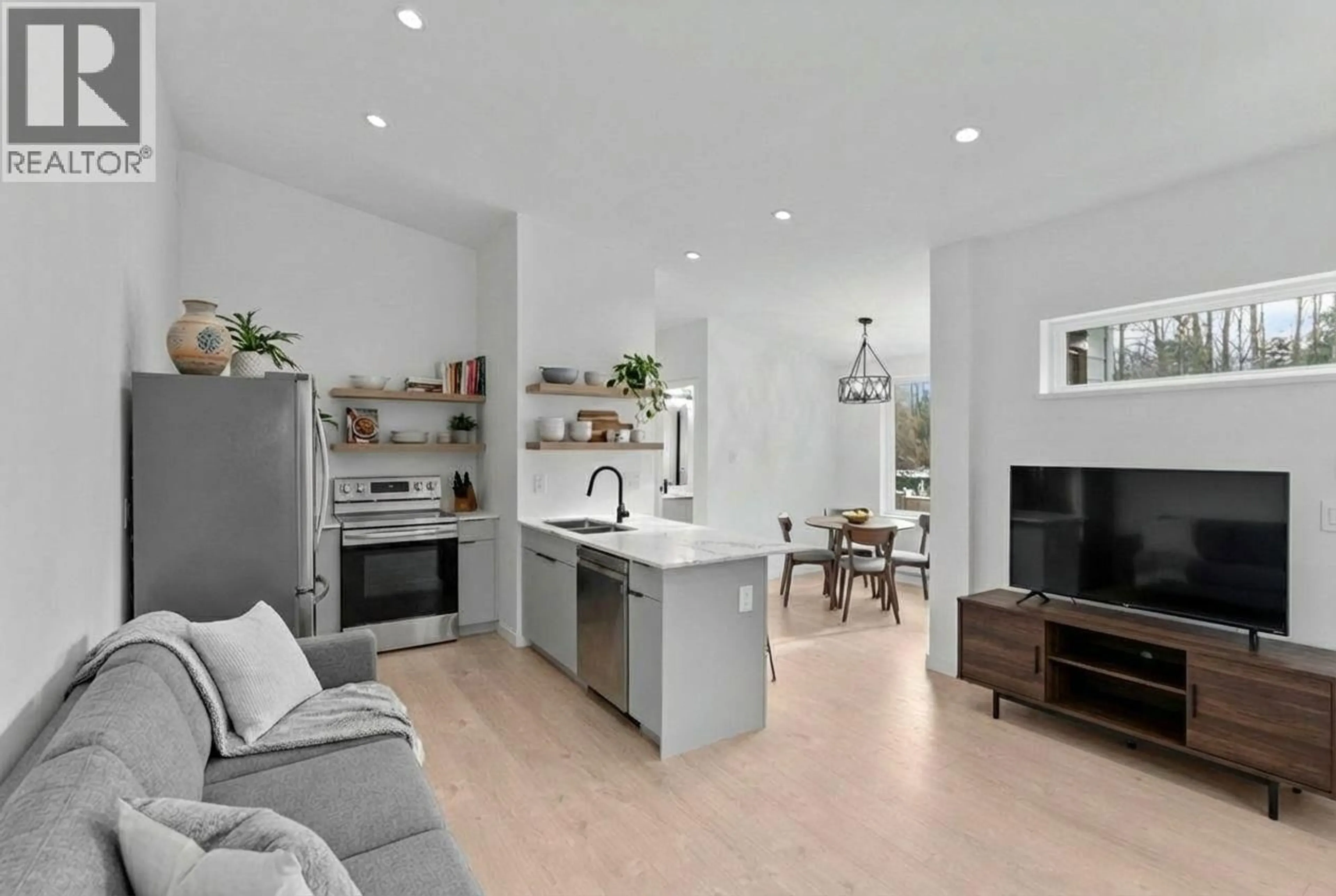 Open concept kitchen, unknown for 41717 GOVERNMENT ROAD, Squamish British Columbia V0N1H0