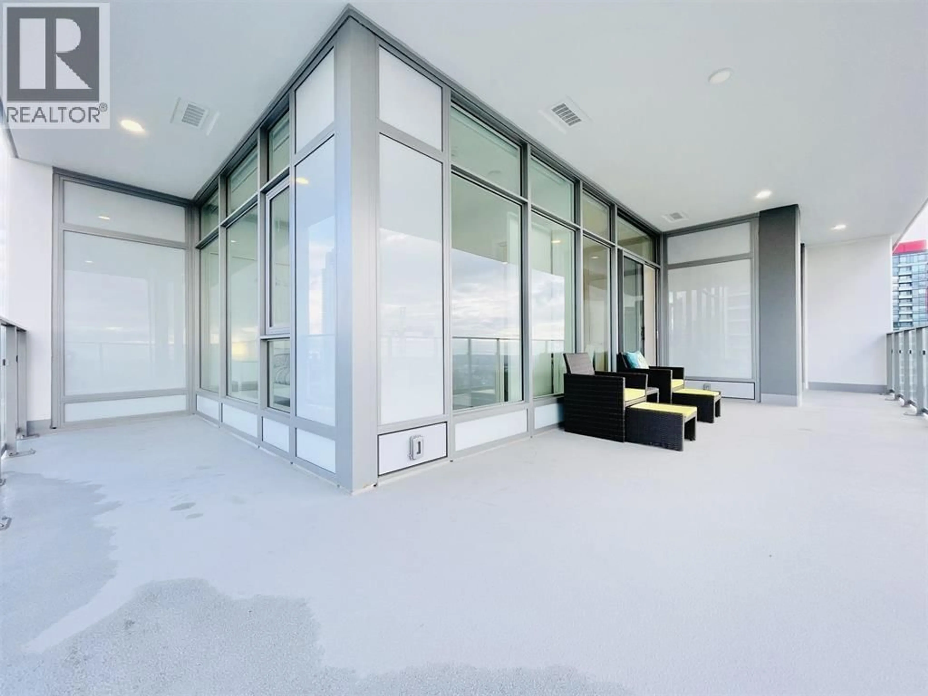 Indoor foyer for 1506 - 6511 SUSSEX AVENUE, Burnaby British Columbia V5H0K5