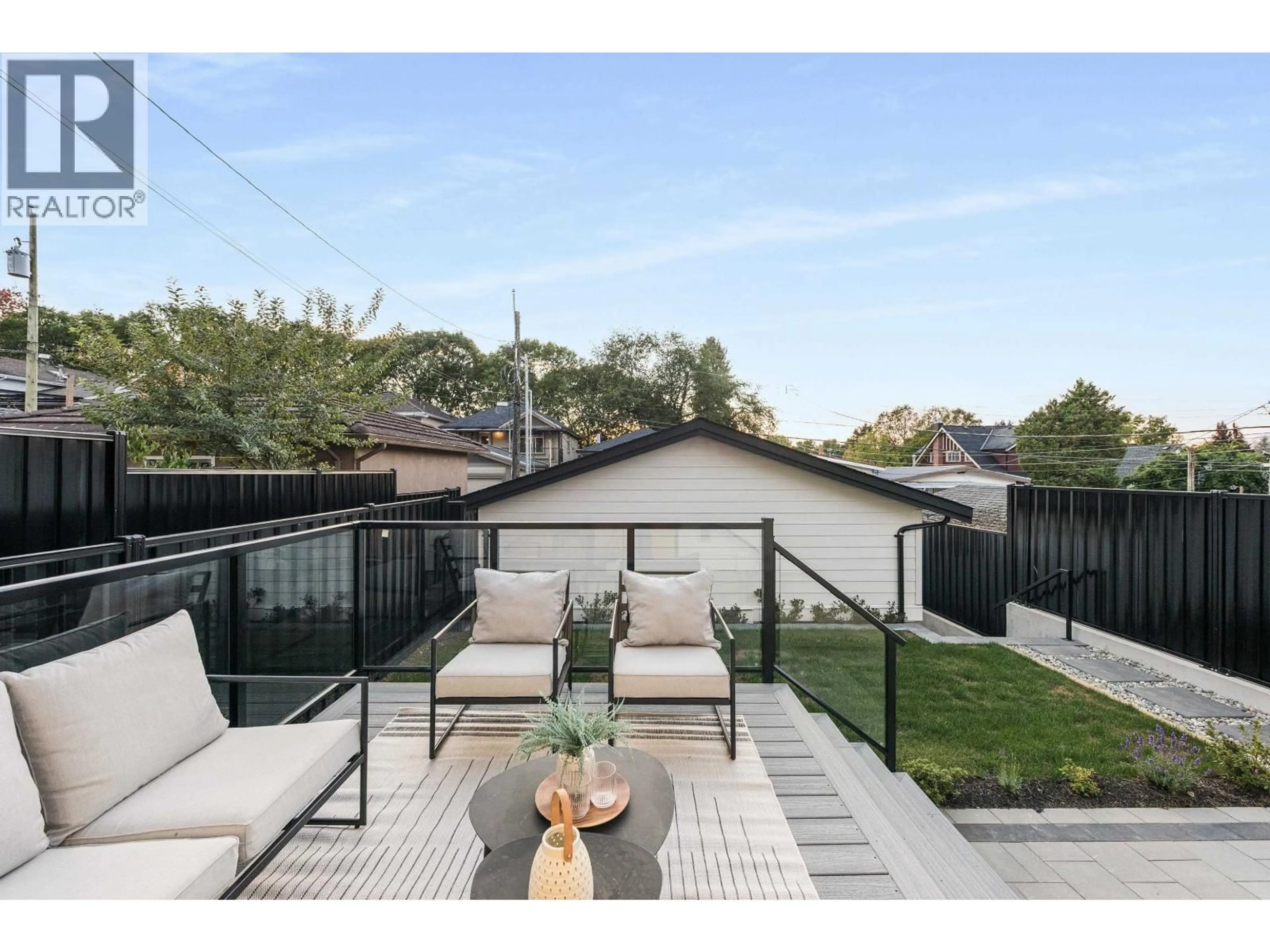 Patio, street for 2 - 4855 DUMFRIES STREET, Vancouver British Columbia V5N3T8